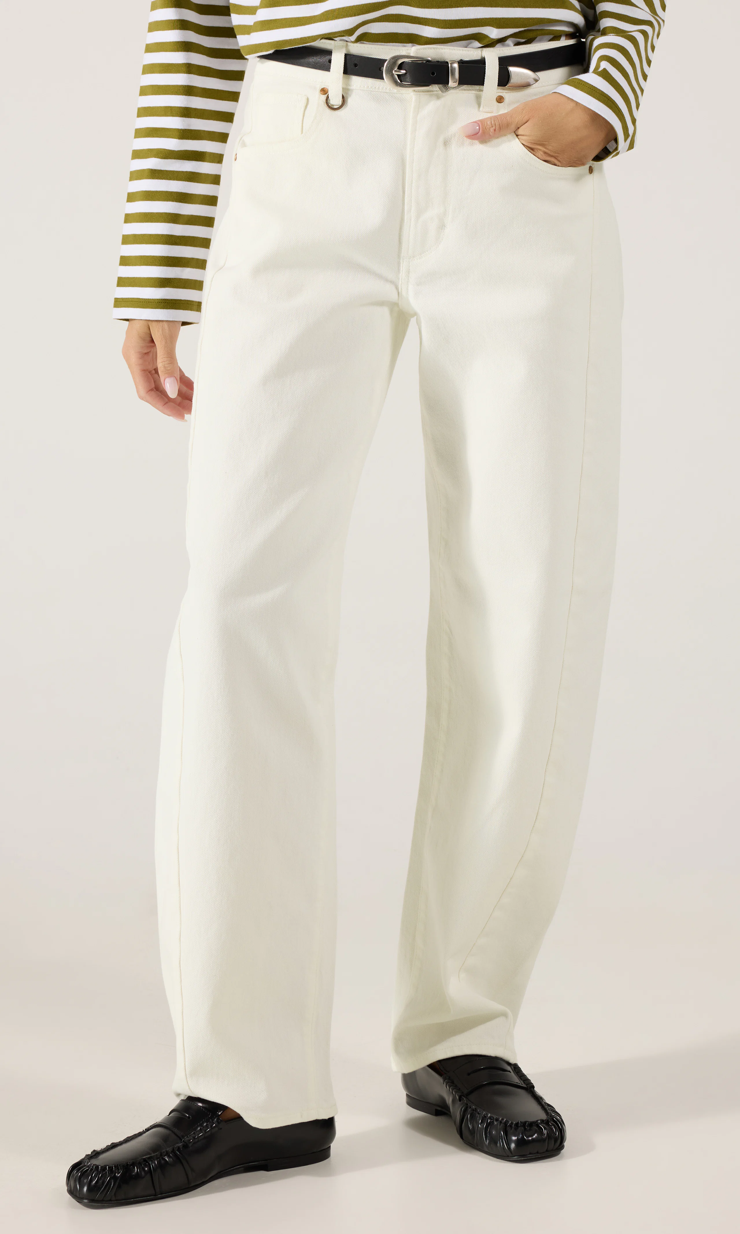 Amber Barrel Jeans. Front. Model.