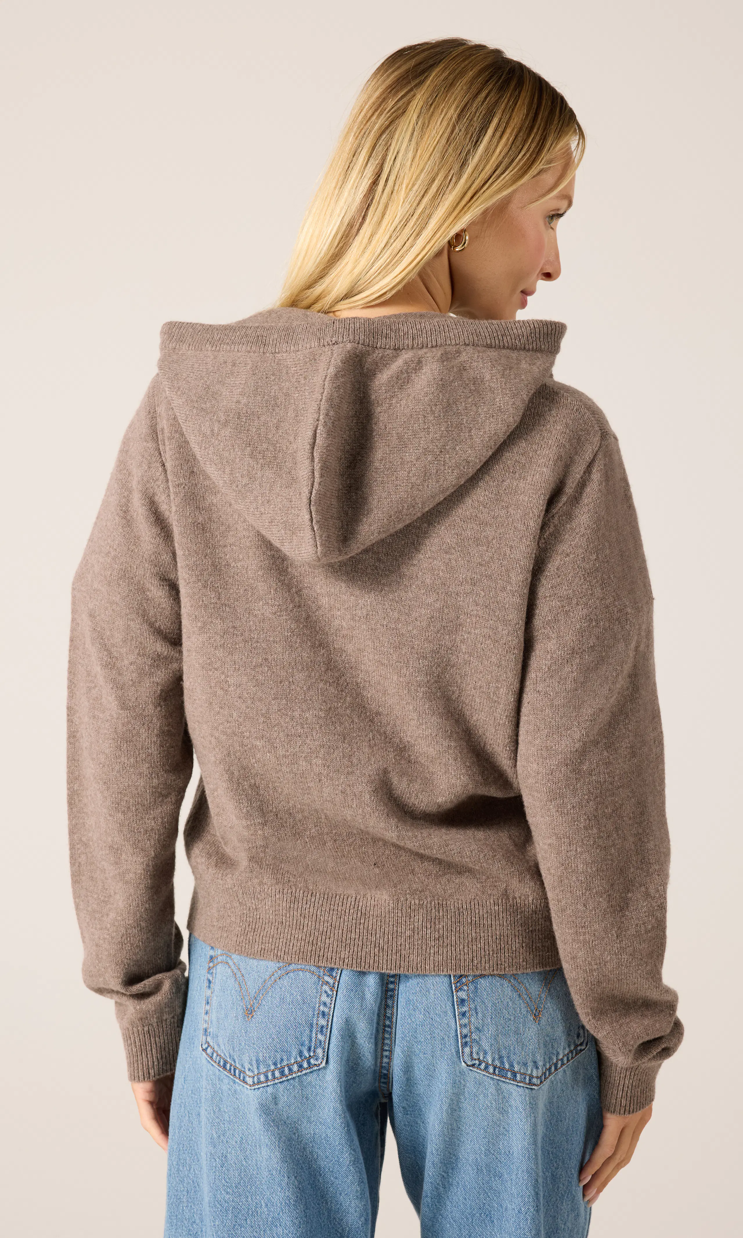 Merino Zip Hettejakke. Back. Model.