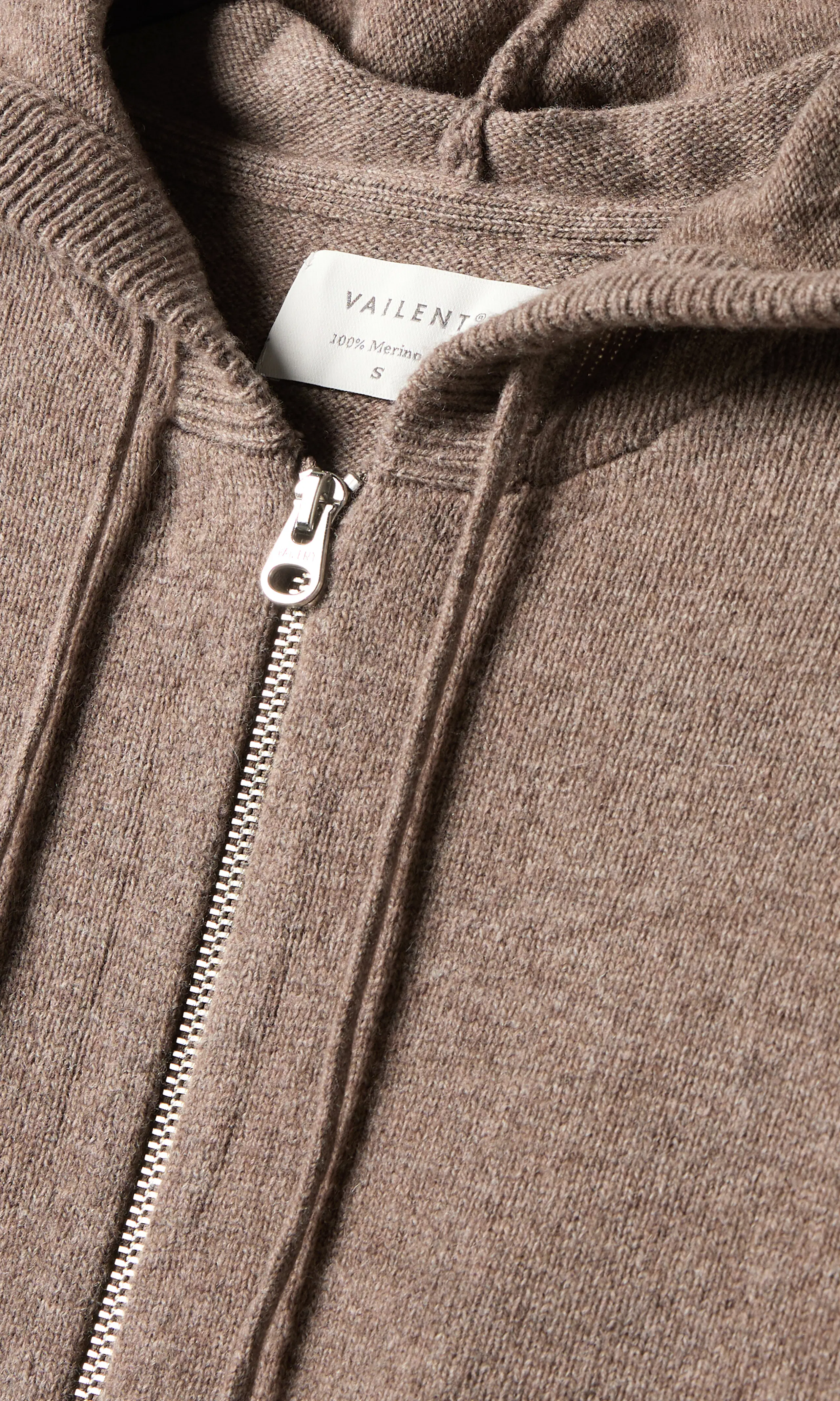 Merino Zip Hettejakke. Detail 1. Flat.