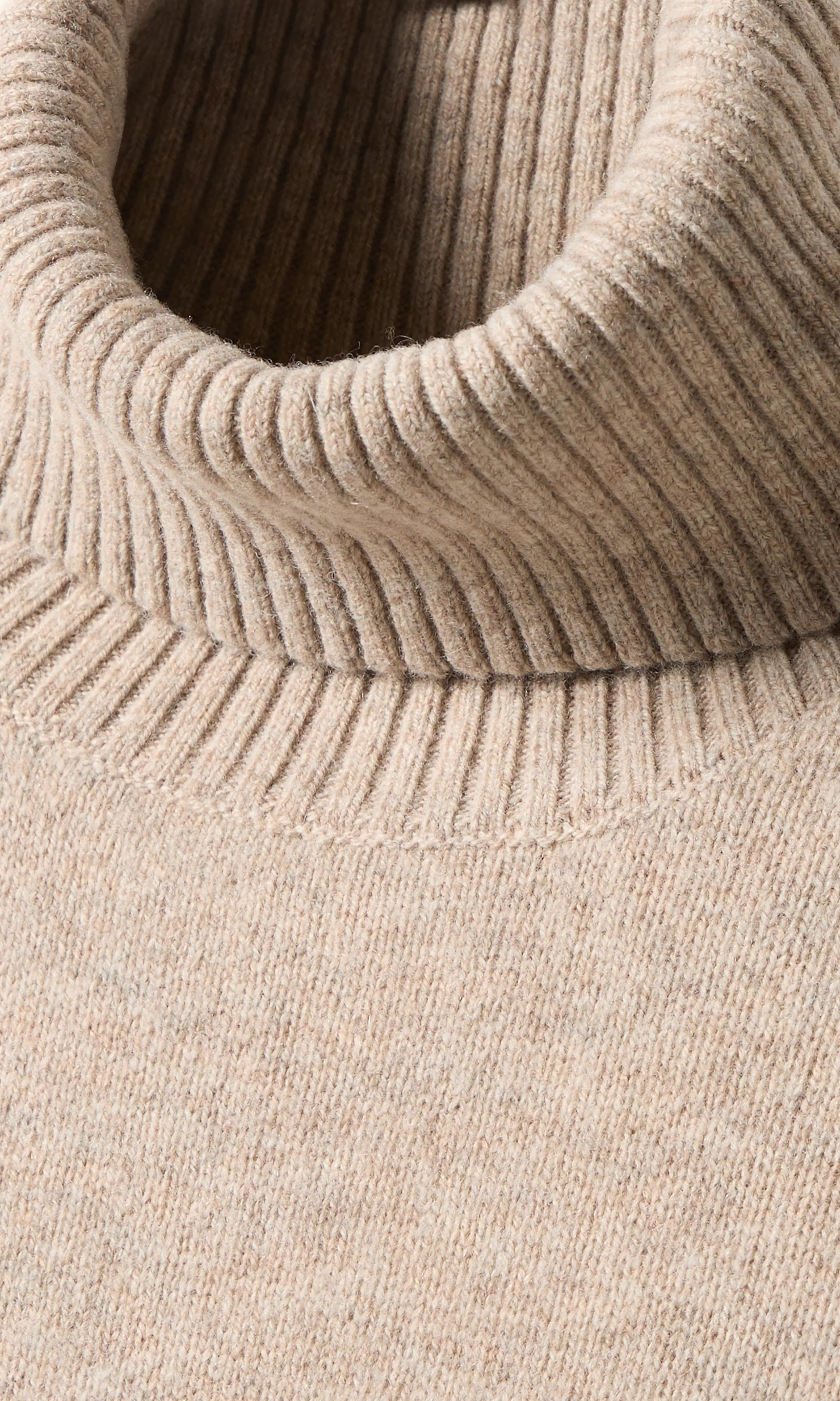 Merino Turtle Pooloneule. Detail 1. Flat.