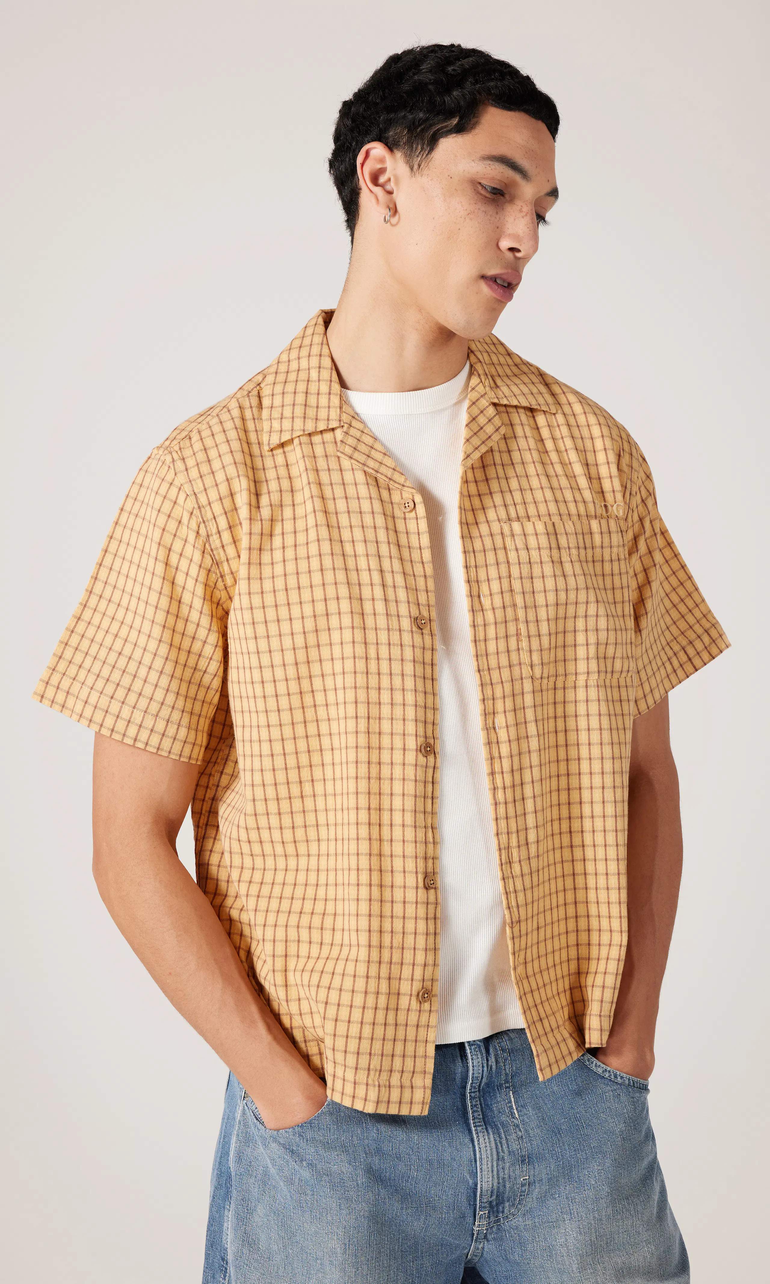 Boxy Rutig Skjorta. Front. Model.