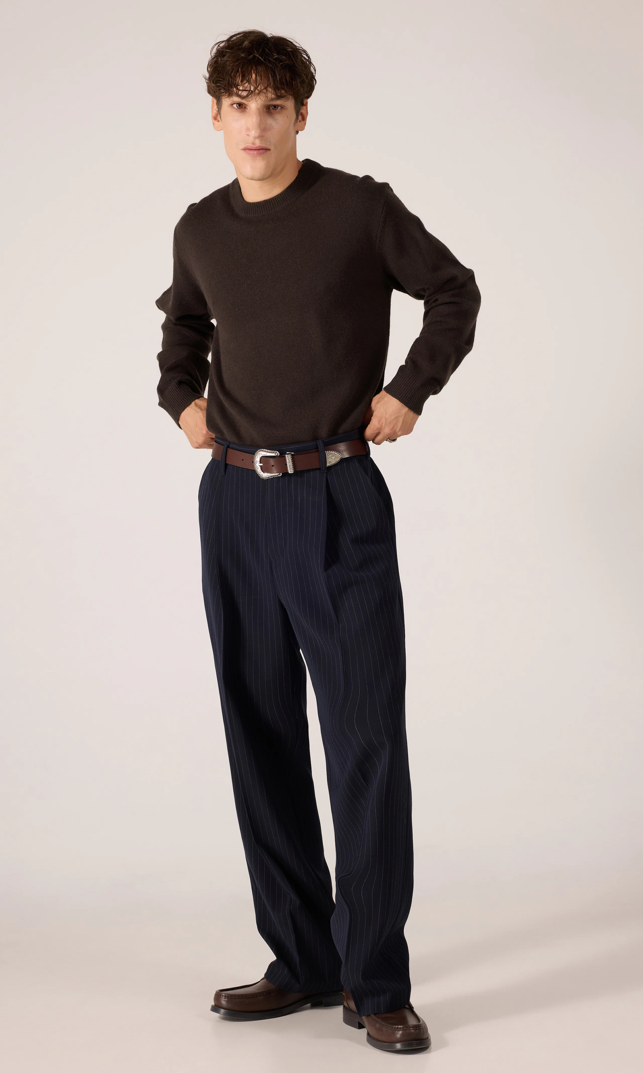 Merino Crew Merinovillapaita. Front 1. Model.