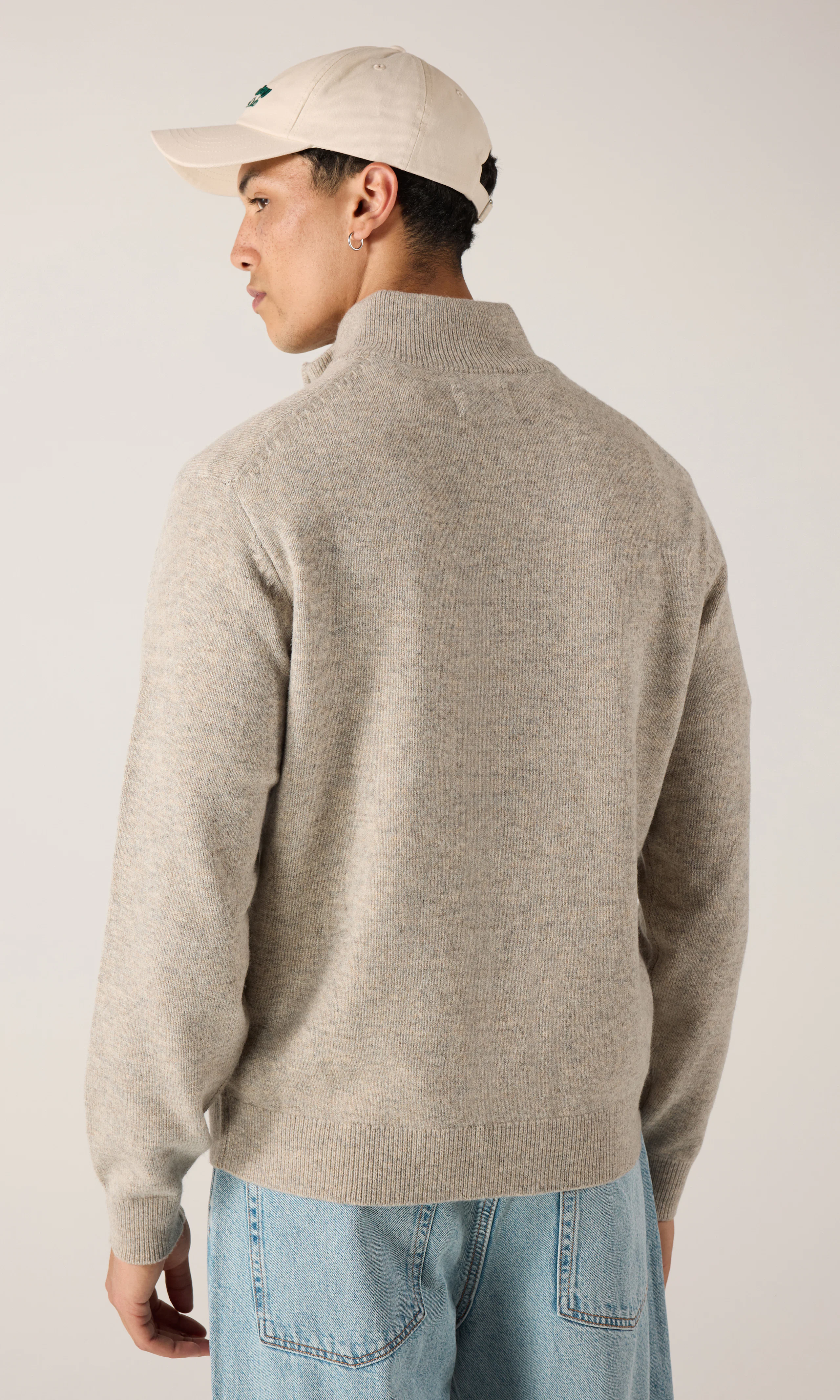Merino Full Zip Strikkegenser. Back. Model.