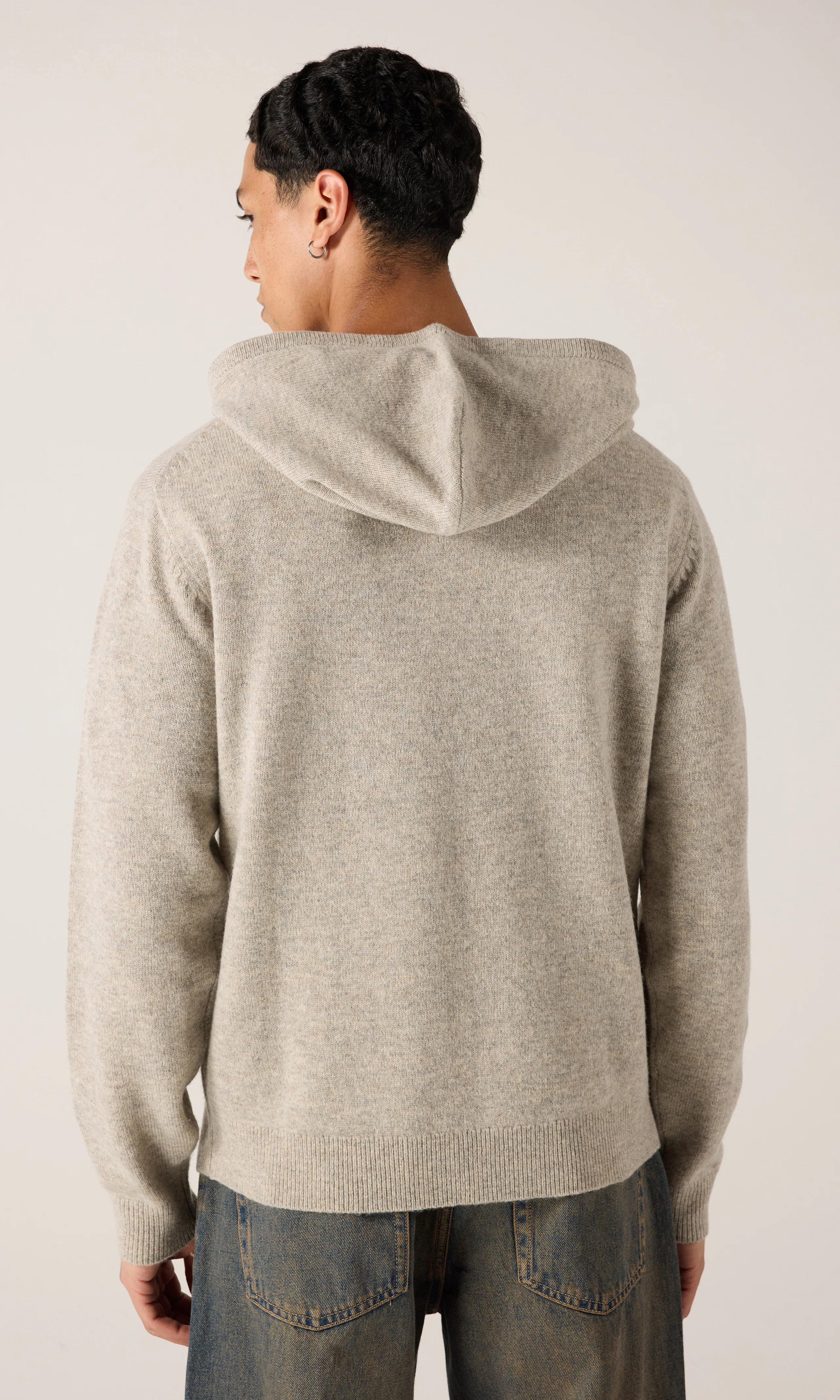 Merino Hood Huvtröja. Back. Model.