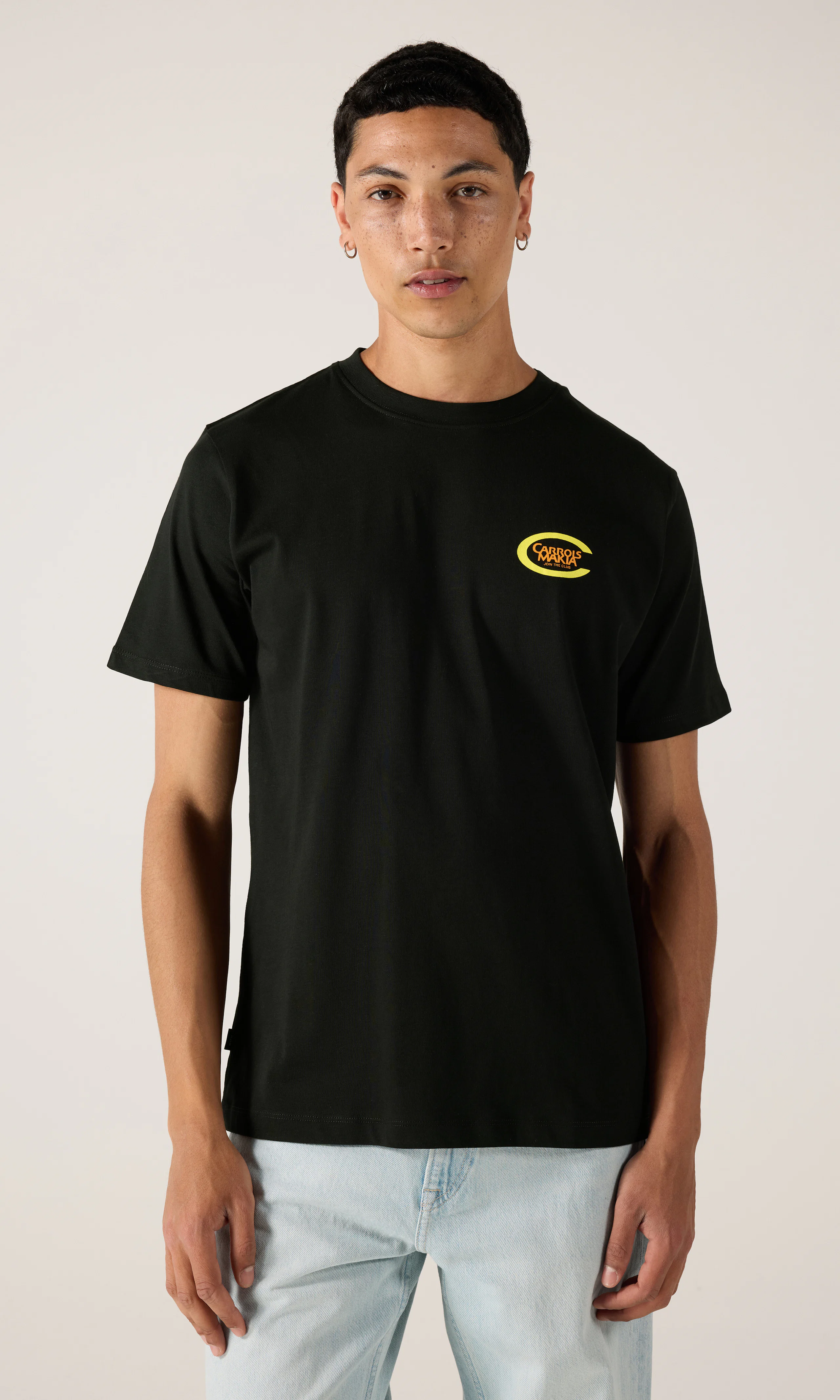 Club Burger T-Paita. Front. Model.