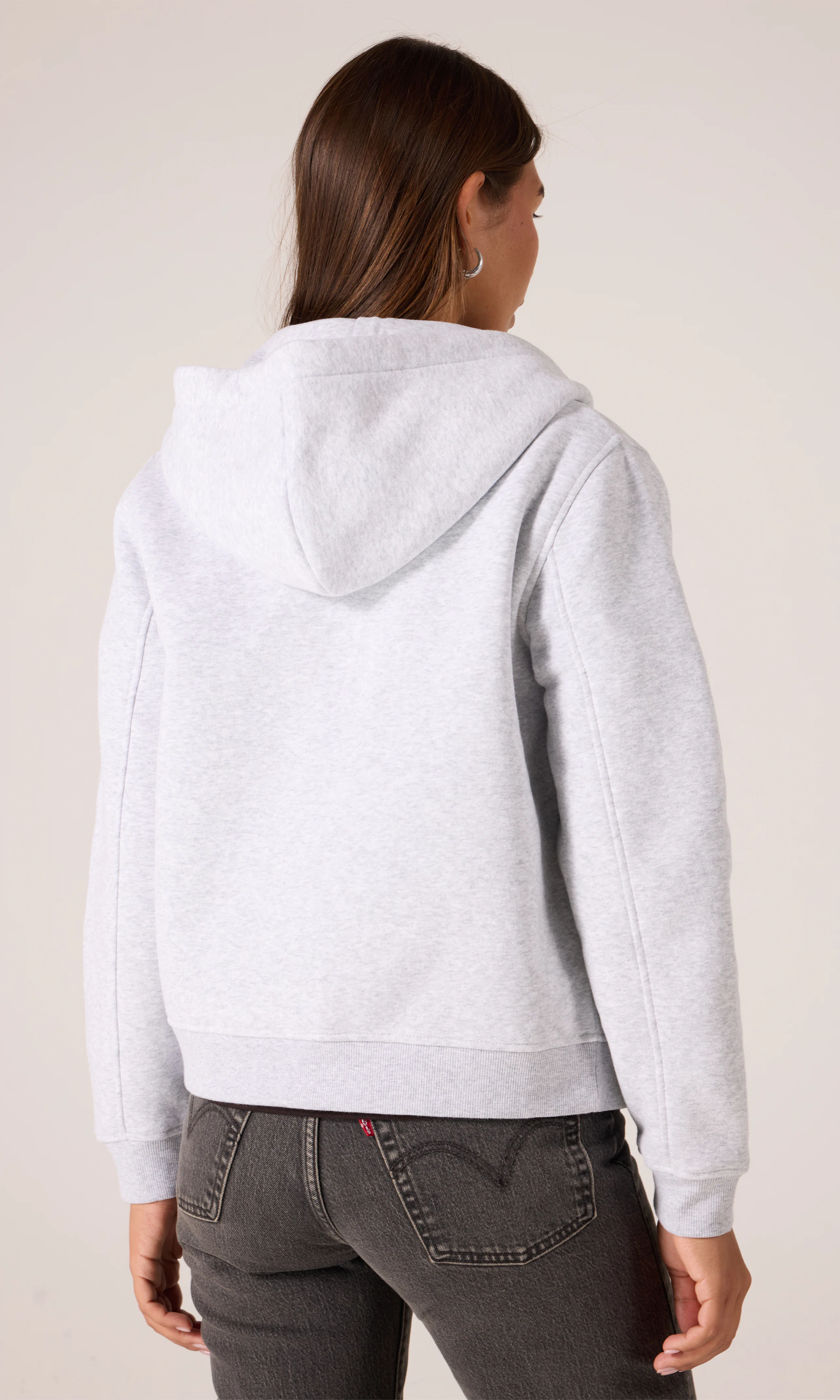 Zip Hood Hettejakke. Back. Model.