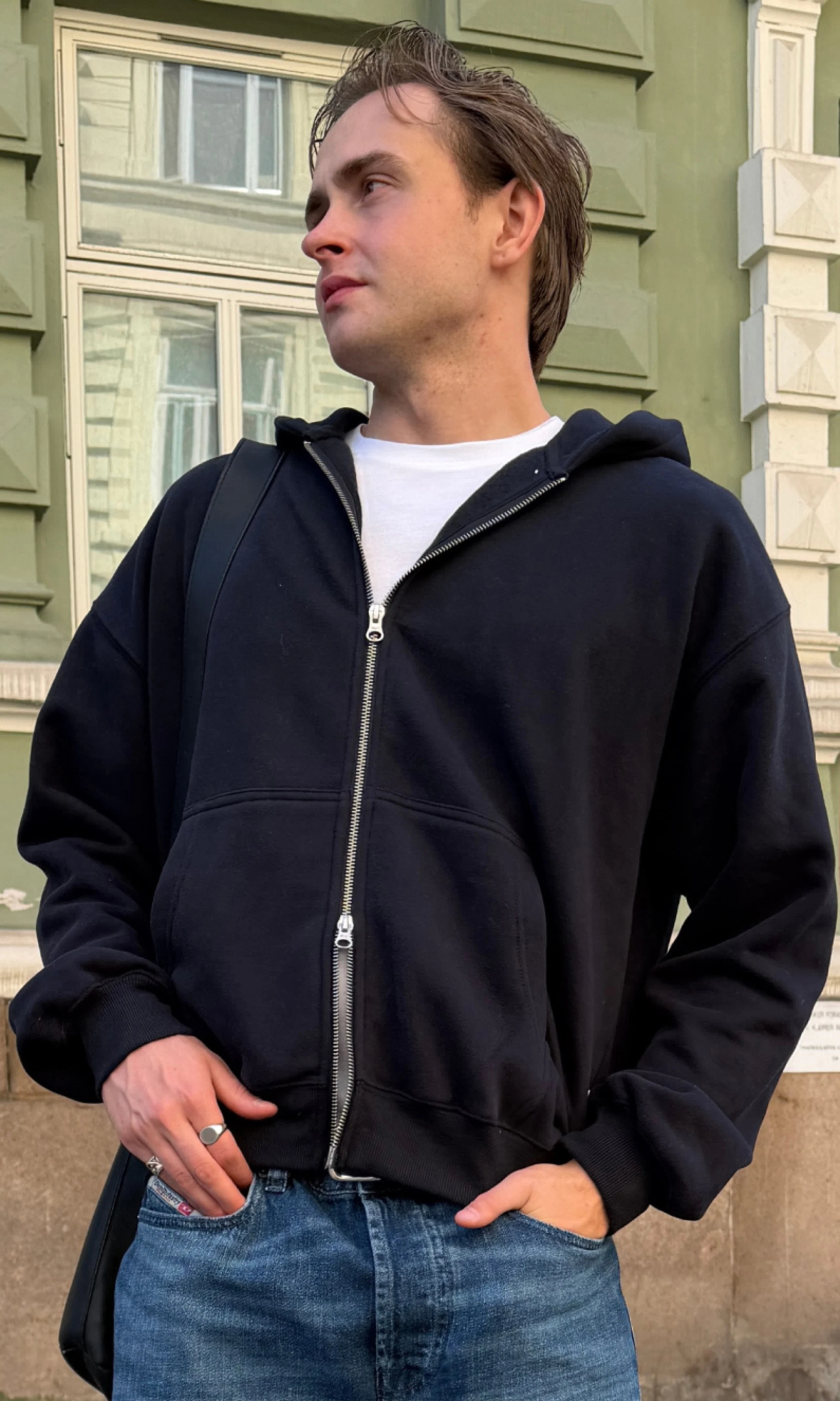 New Zip Hood Vetoketjullinen Huppari. Front. Model.