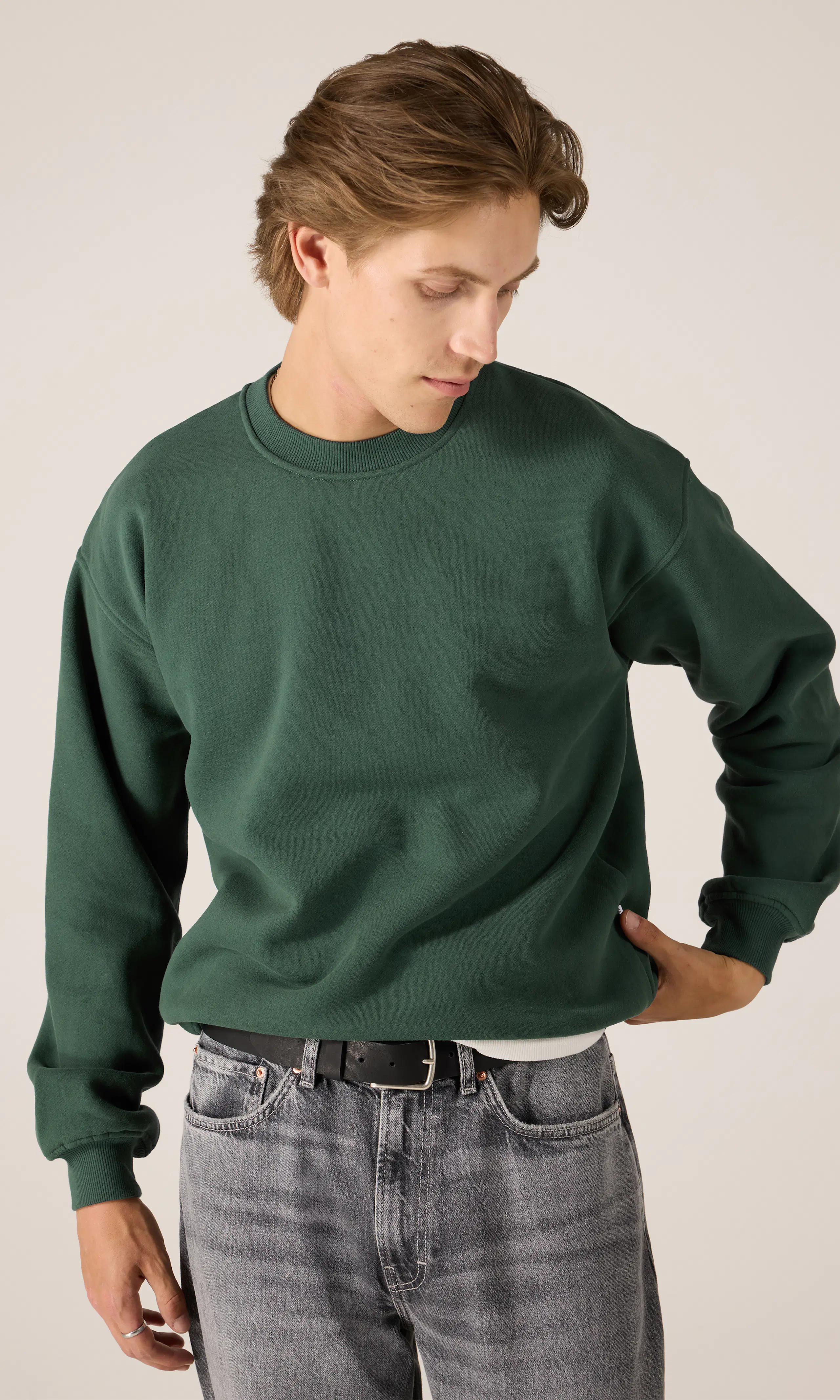 New Crew Collegepaita. Front. Model.