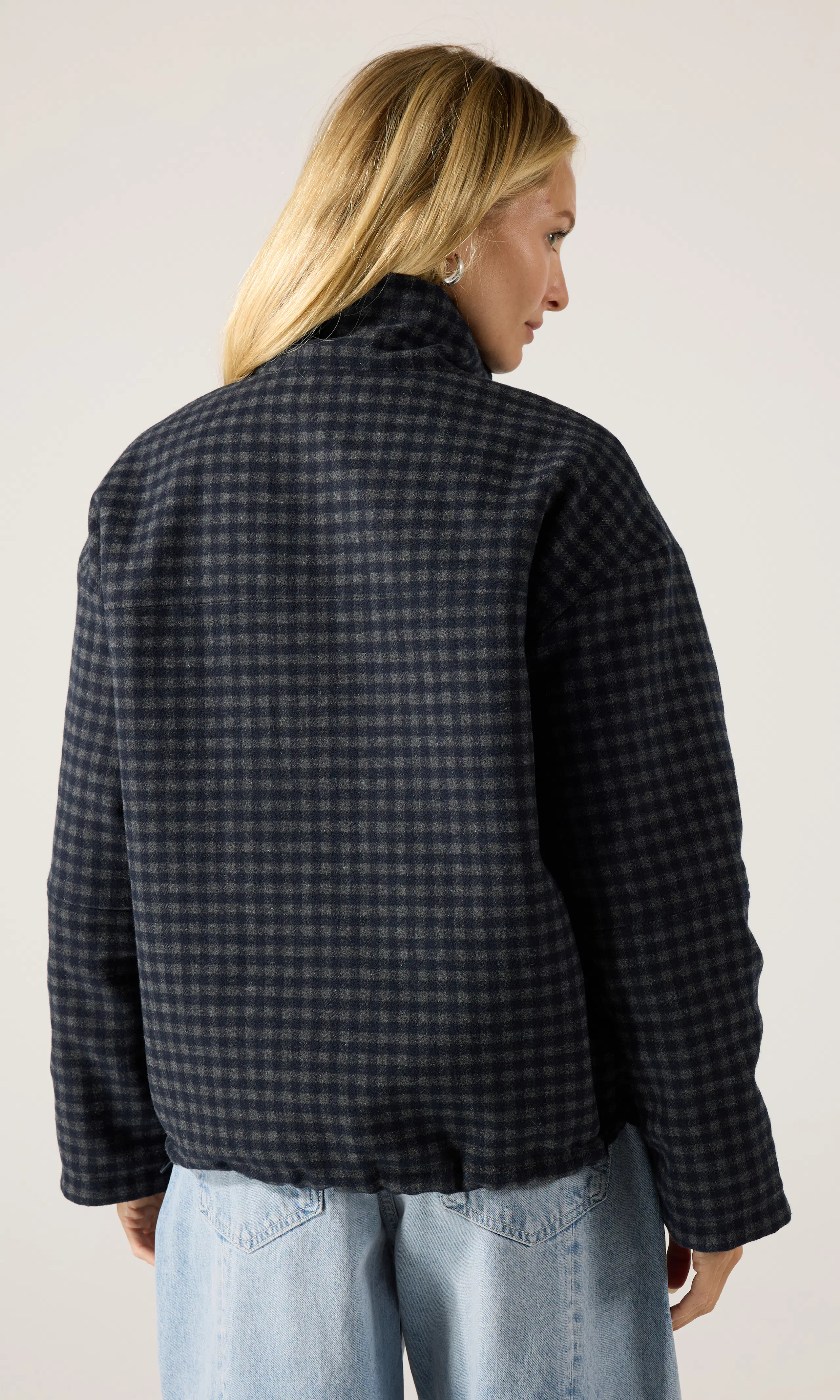 Reversible Jacka. Back. Model.