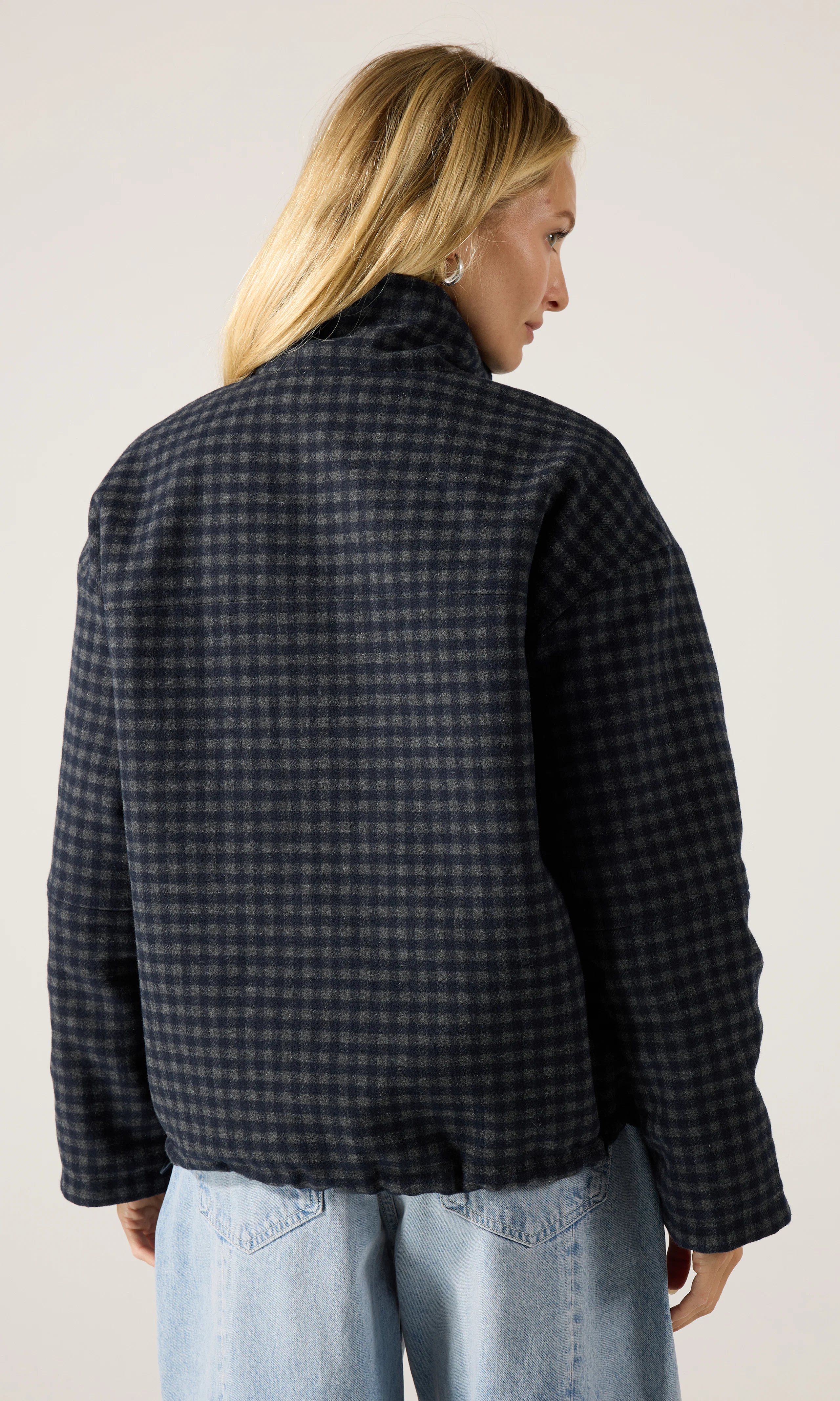 Reversible Jacka. Back. Model.