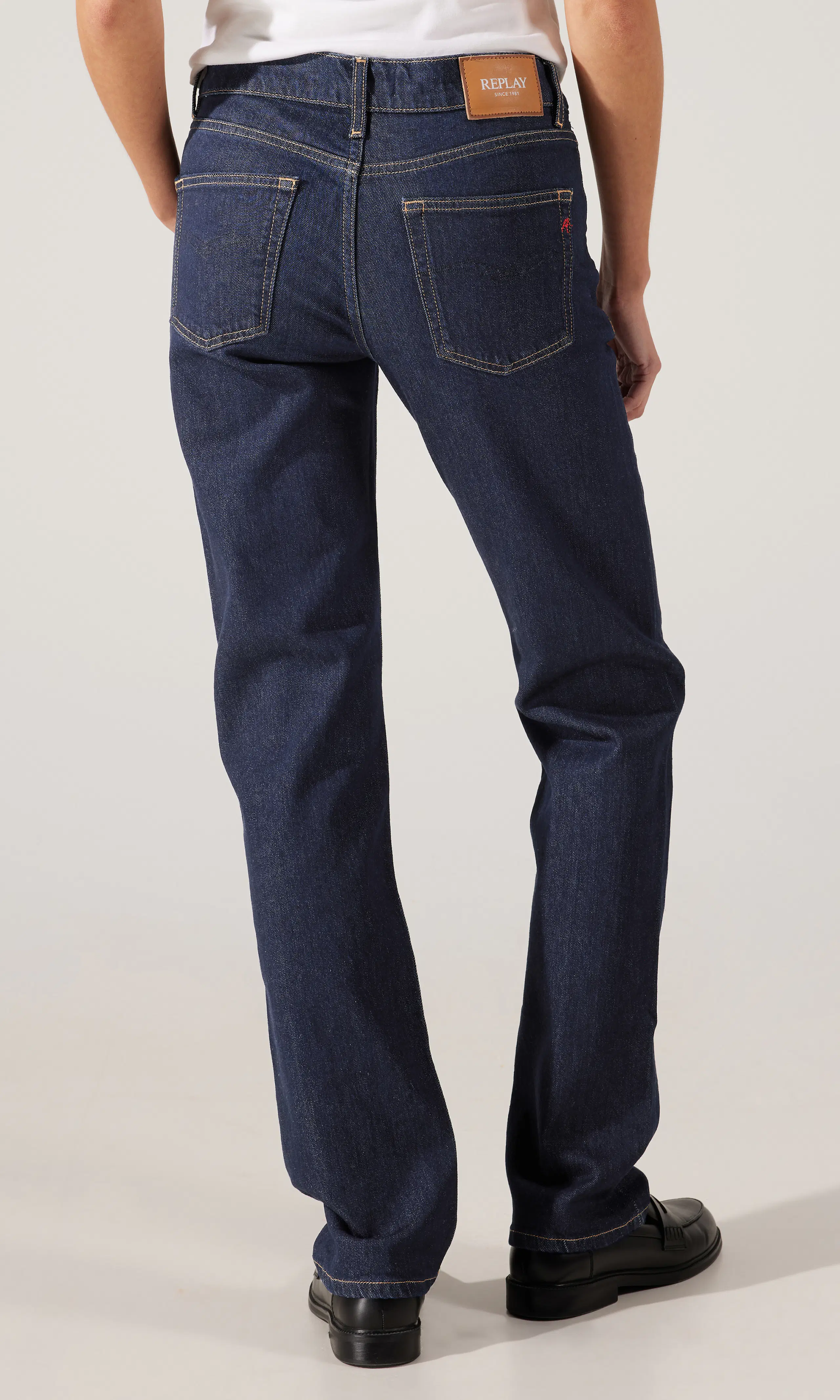 Akeme Rinsed Jeans. Back. Model.