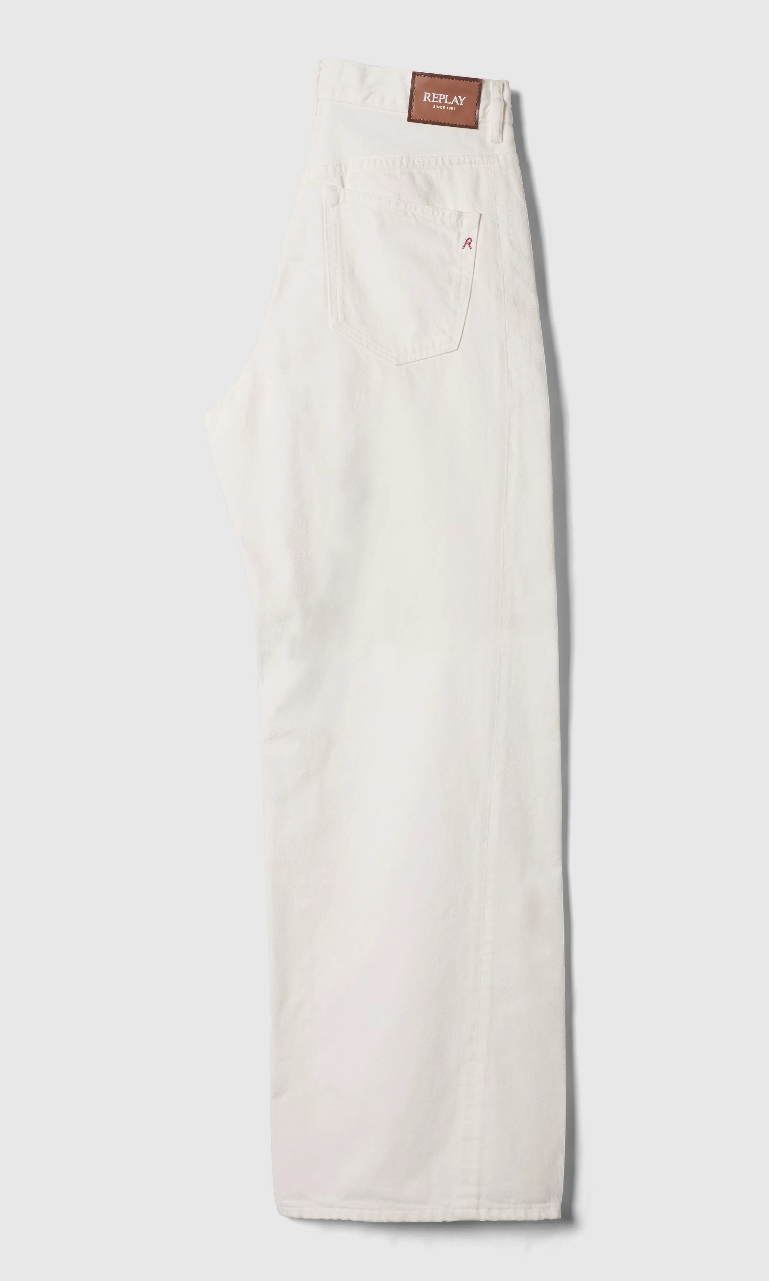 Narja Baggy Fit Vit Jeans. Back. Flat.