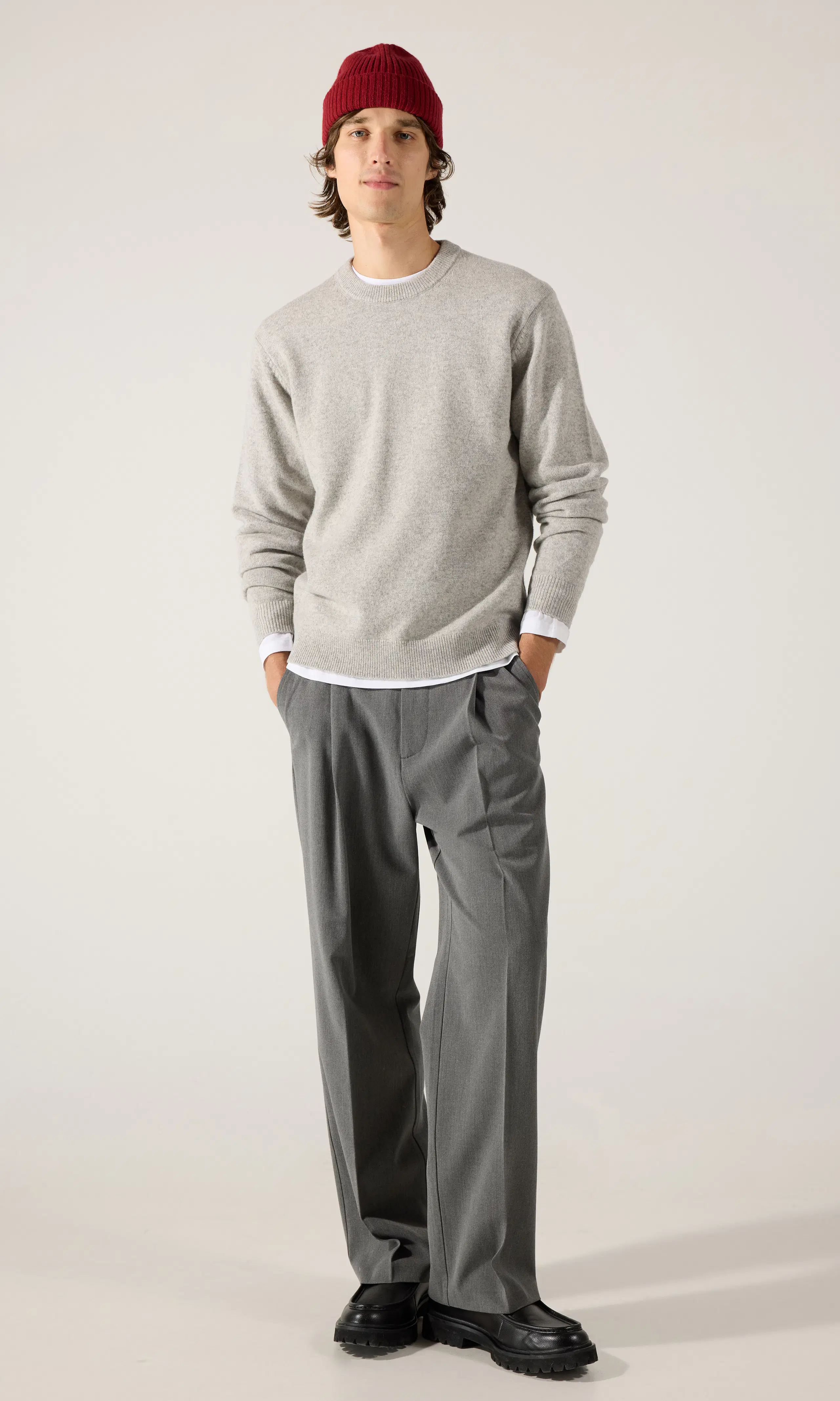 Loose Grå Bukse. Front 1. Model.