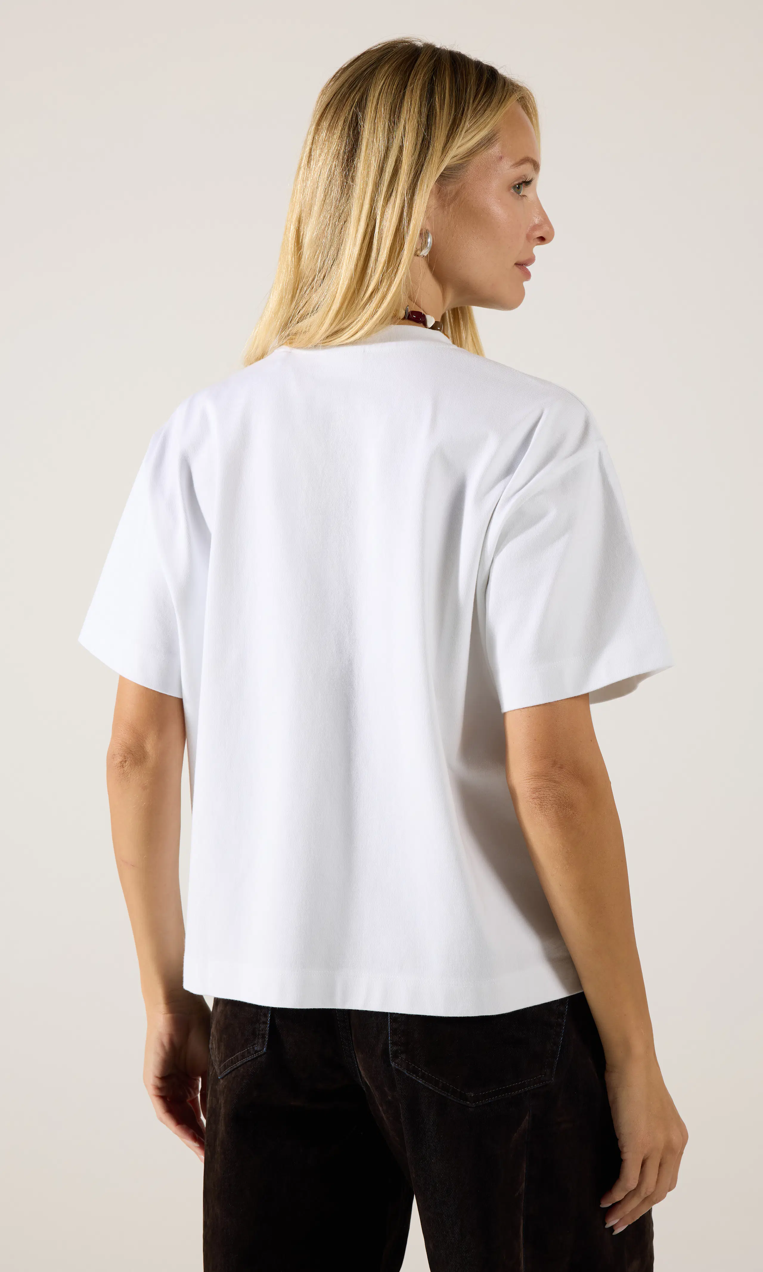 Heavy T-Shirt. Back. Model.