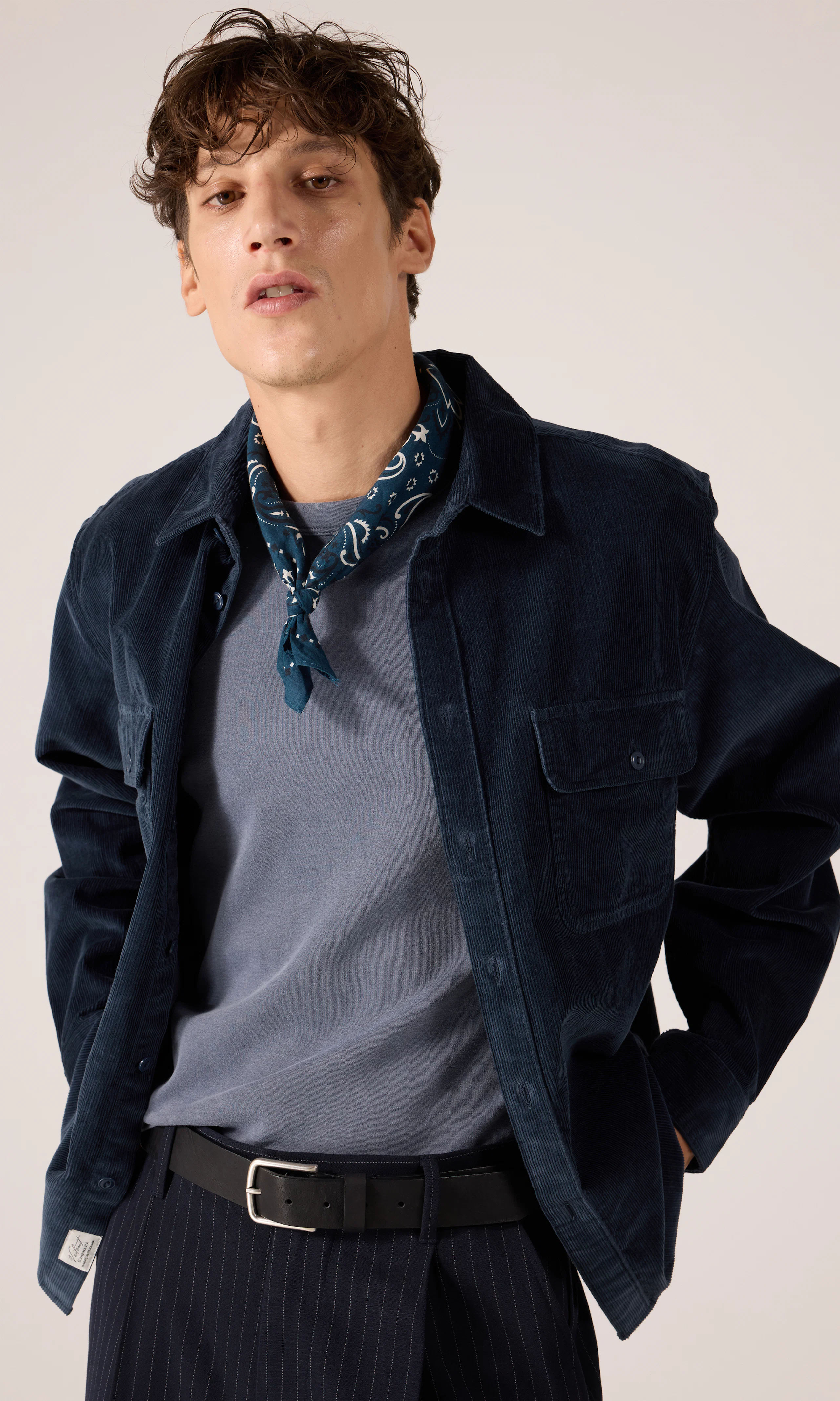 Worker Cord Skjorta. Front. Model.