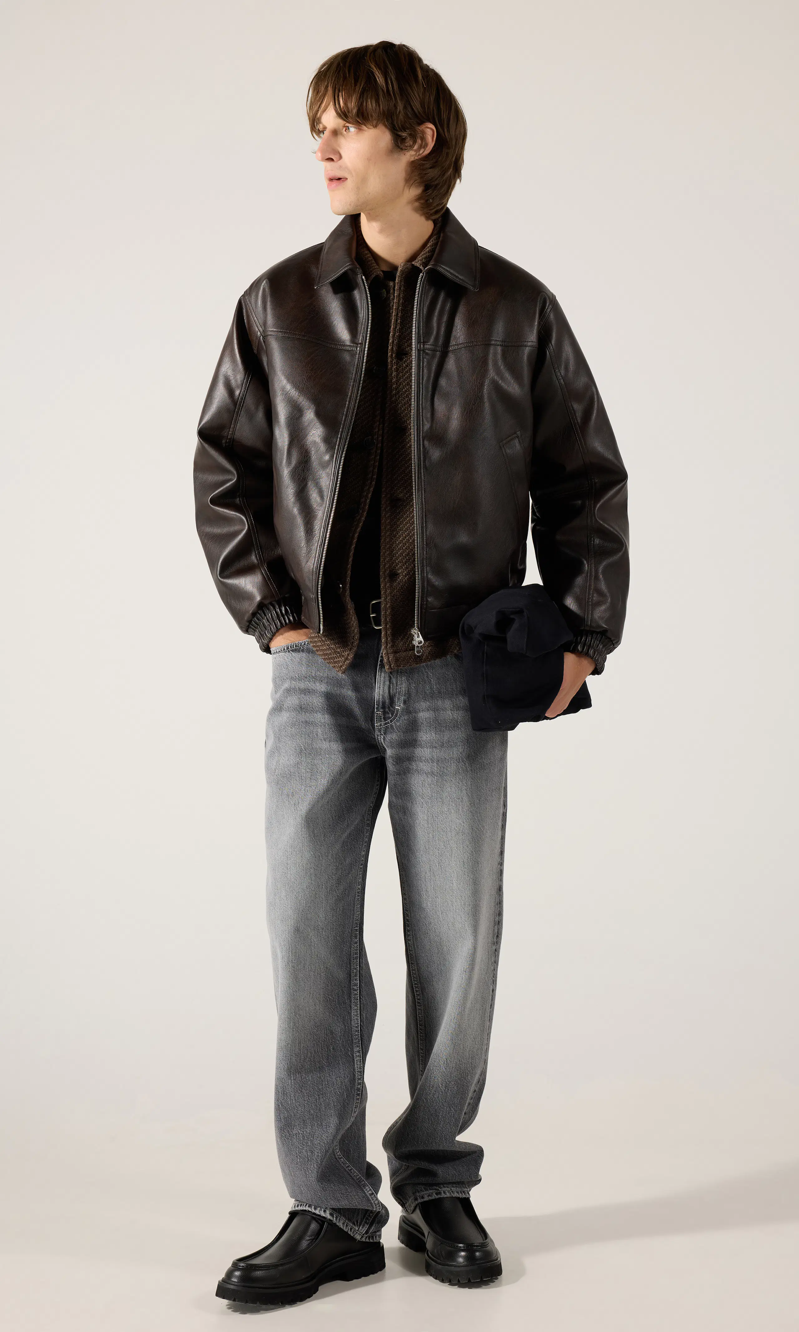 River Flight Vegan Skinnjacka. Front 1. Model.