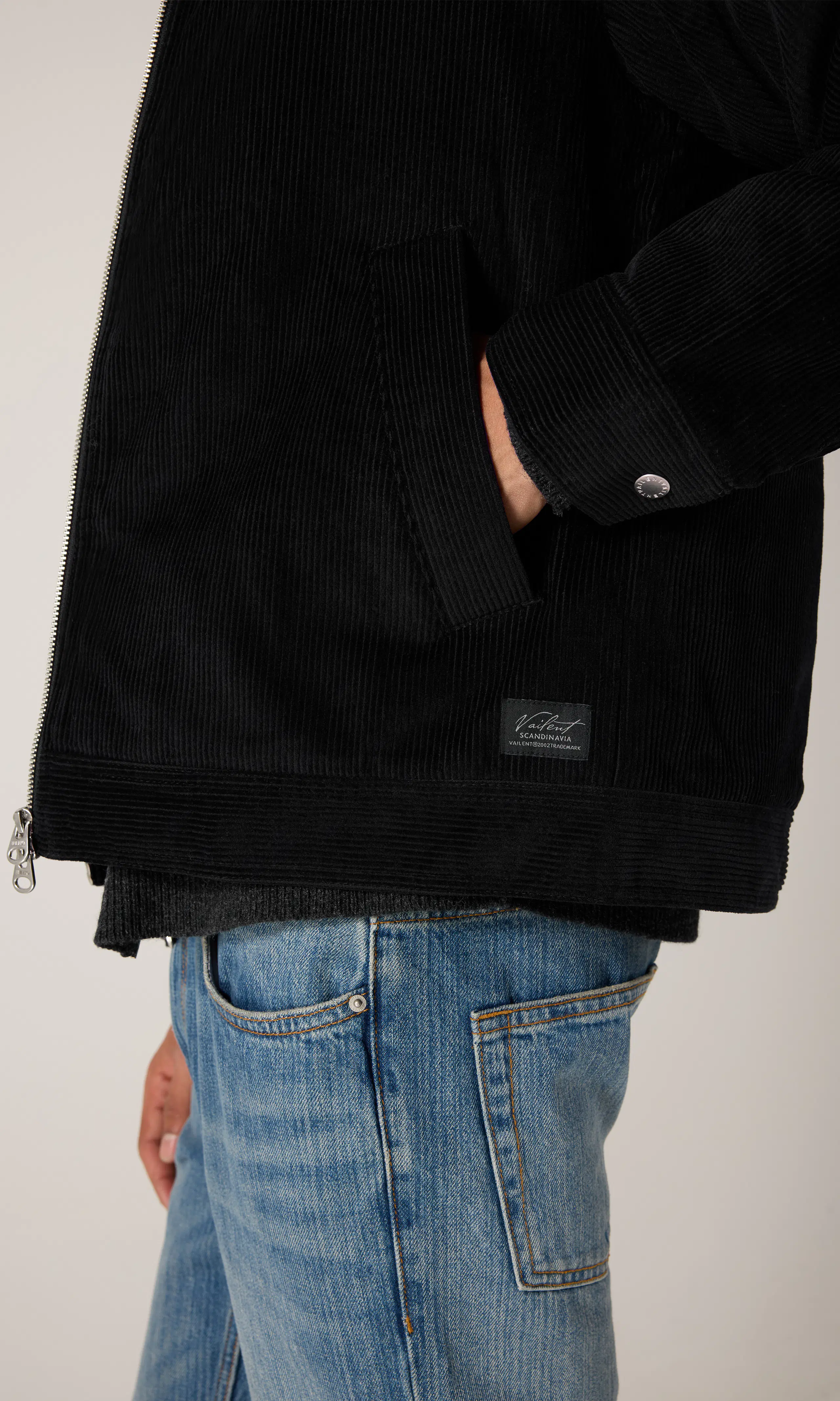 Worker Cord Takki. Detail 1. Model.