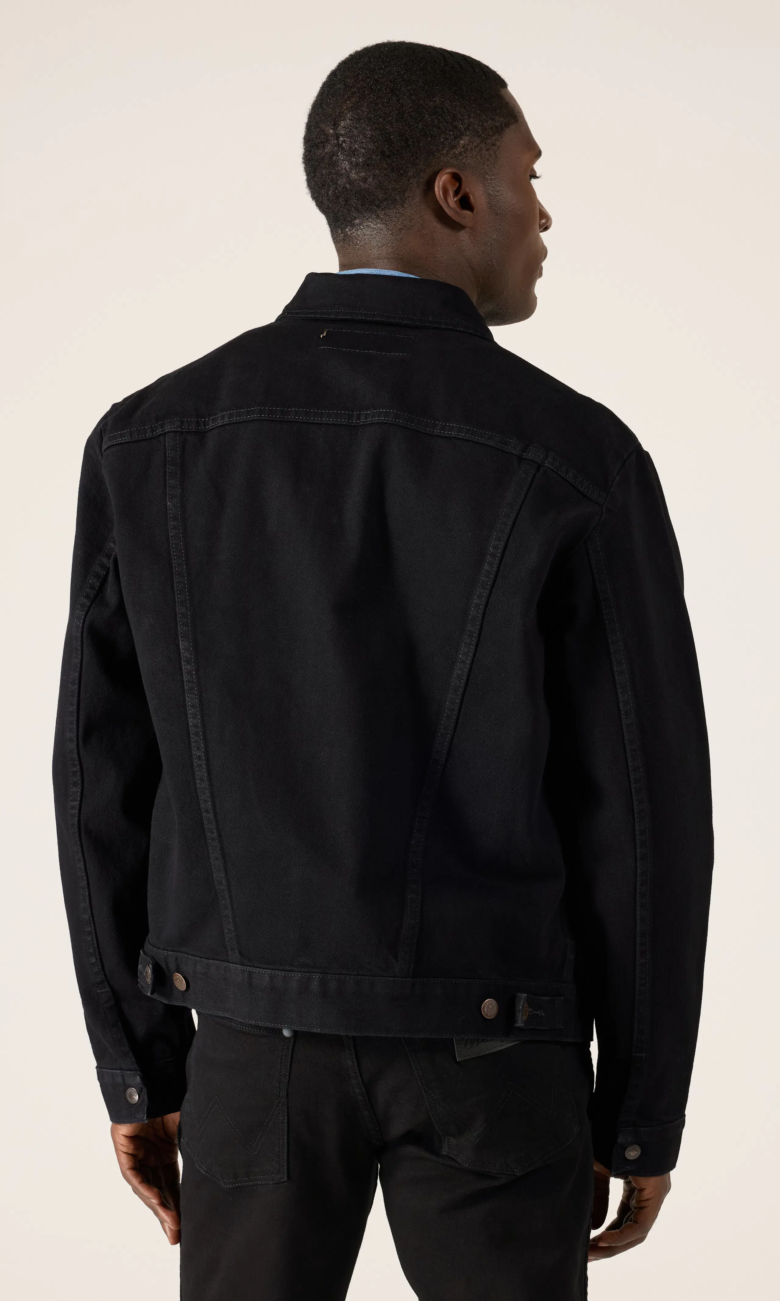 Cowboy Cut Farkkutakki. Back. Model.