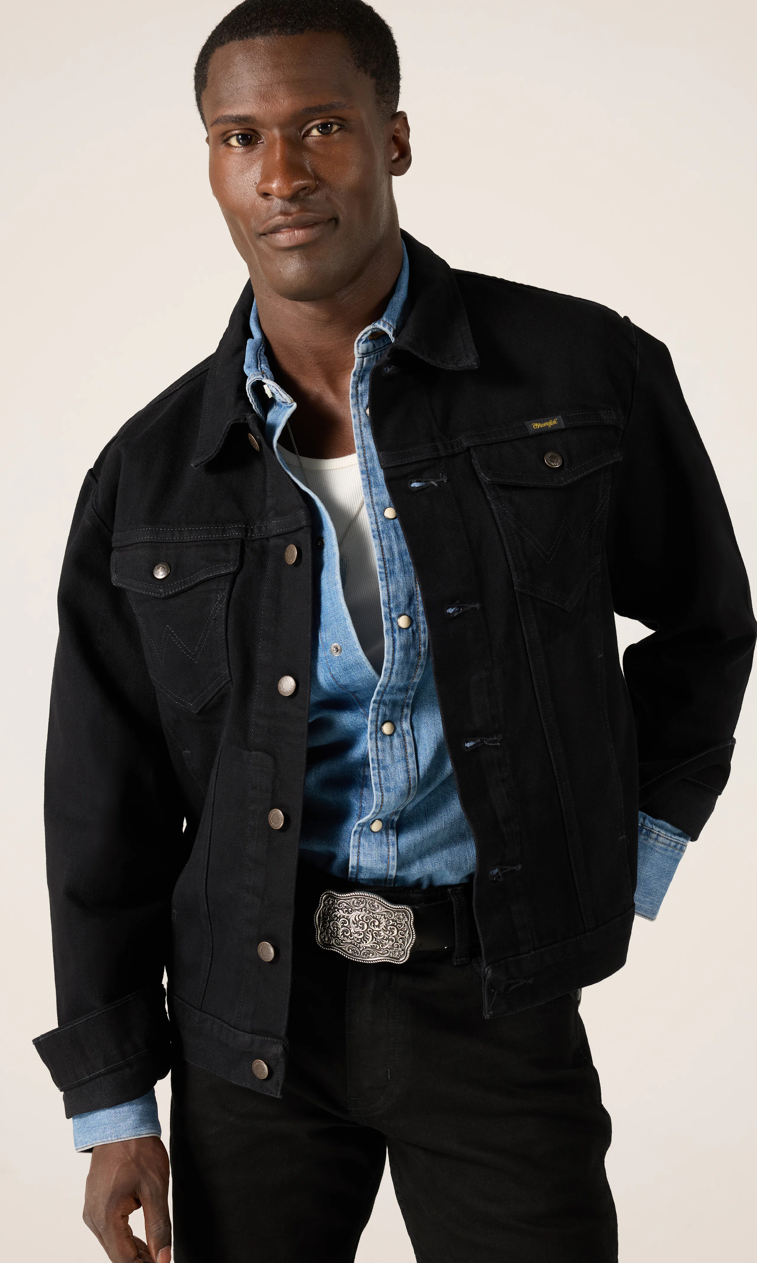 Cowboy Cut Farkkutakki. Front. Model.