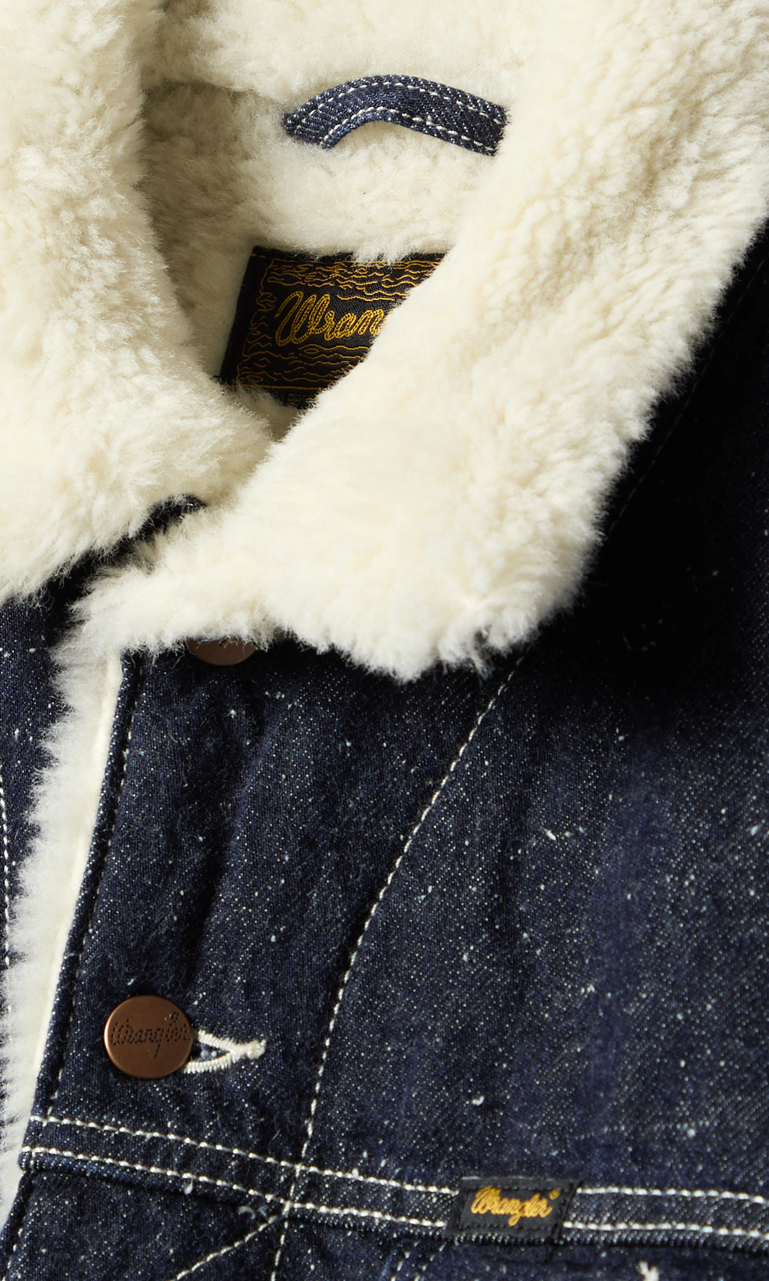 Sherpa Anti Fit Jacka. Detail 1. Flat.