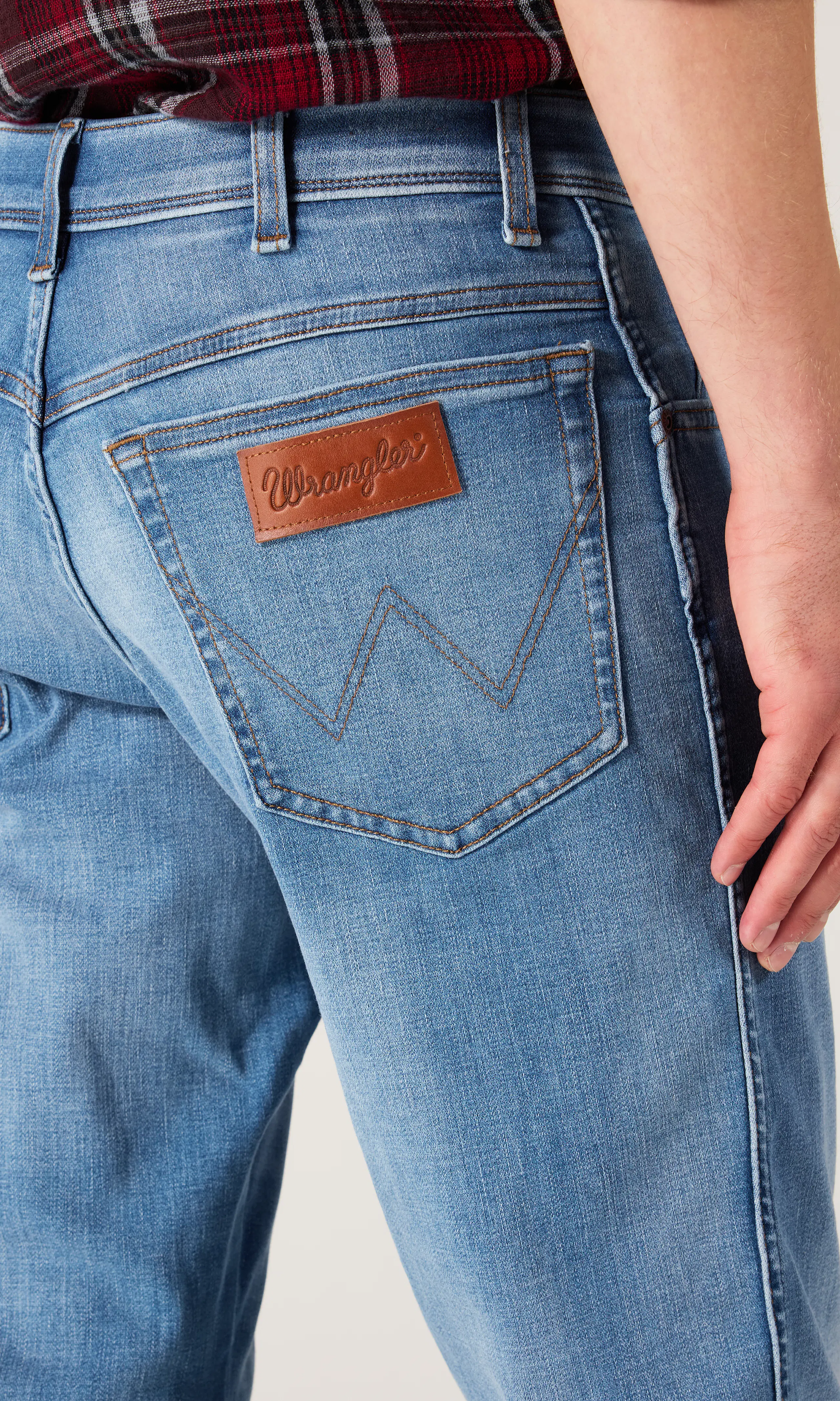 Texas Straight Jeans. Detail 1. Model.
