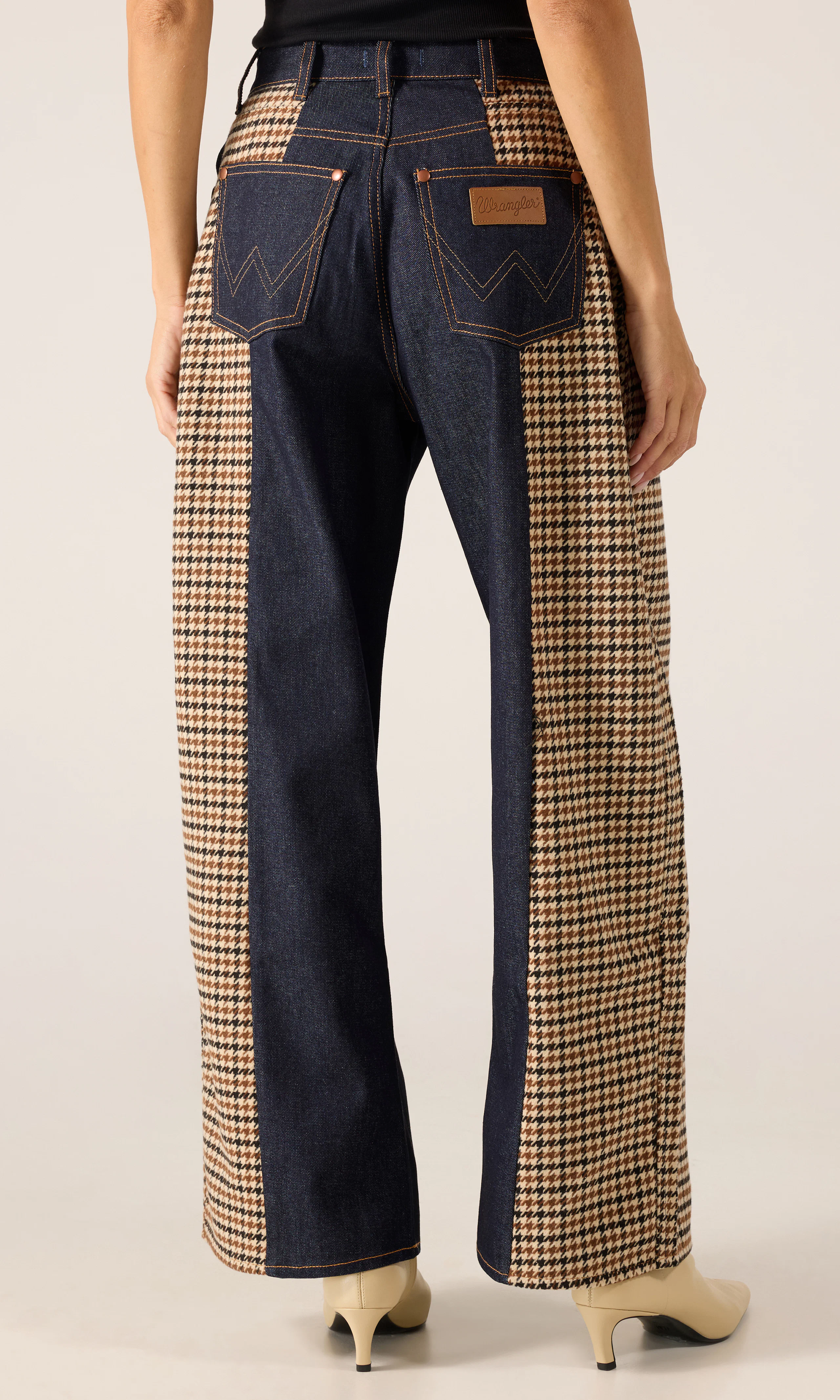 Cowboy Jean Rutiga Jeans. Back. Model.
