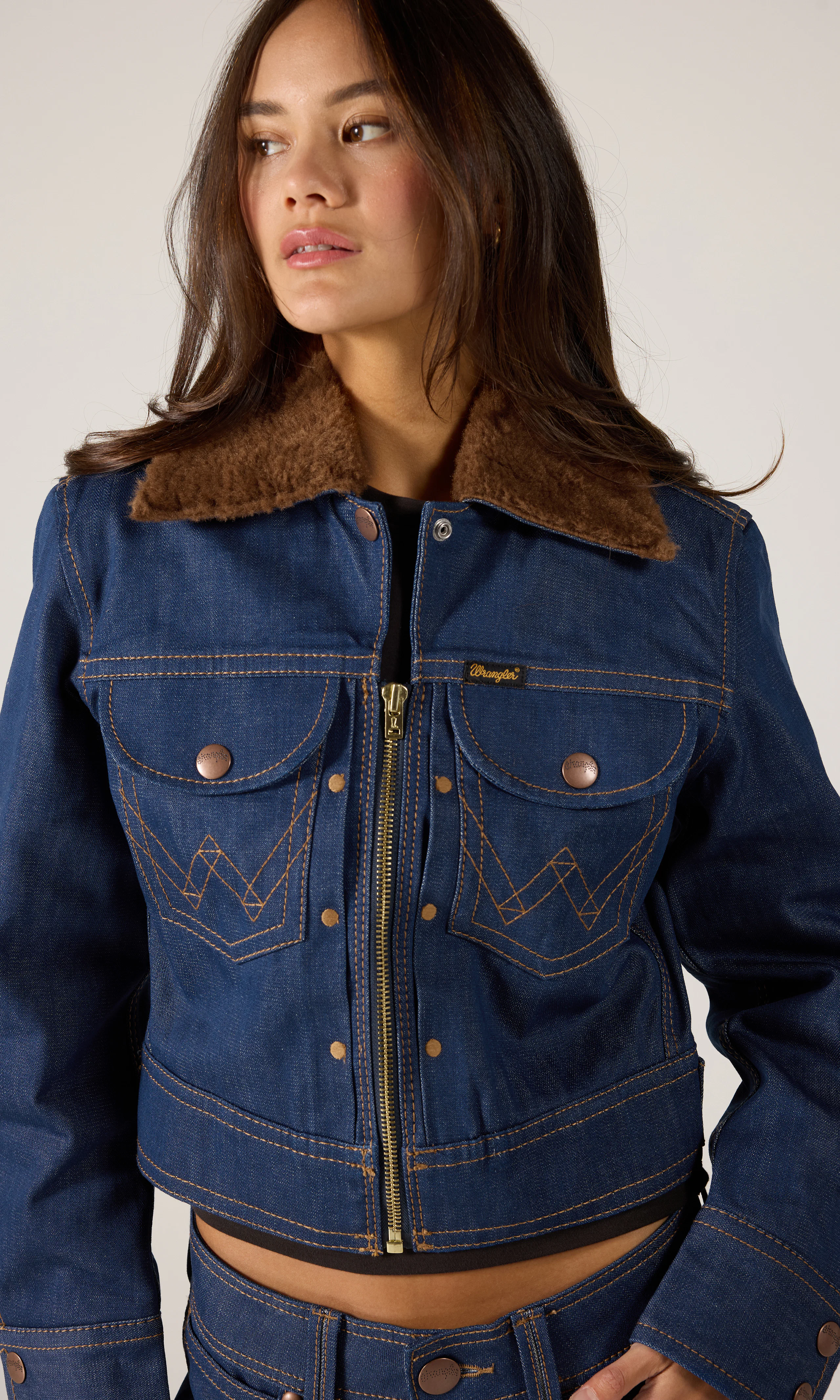 Super Jacket Farkkutakki. Front. Model.