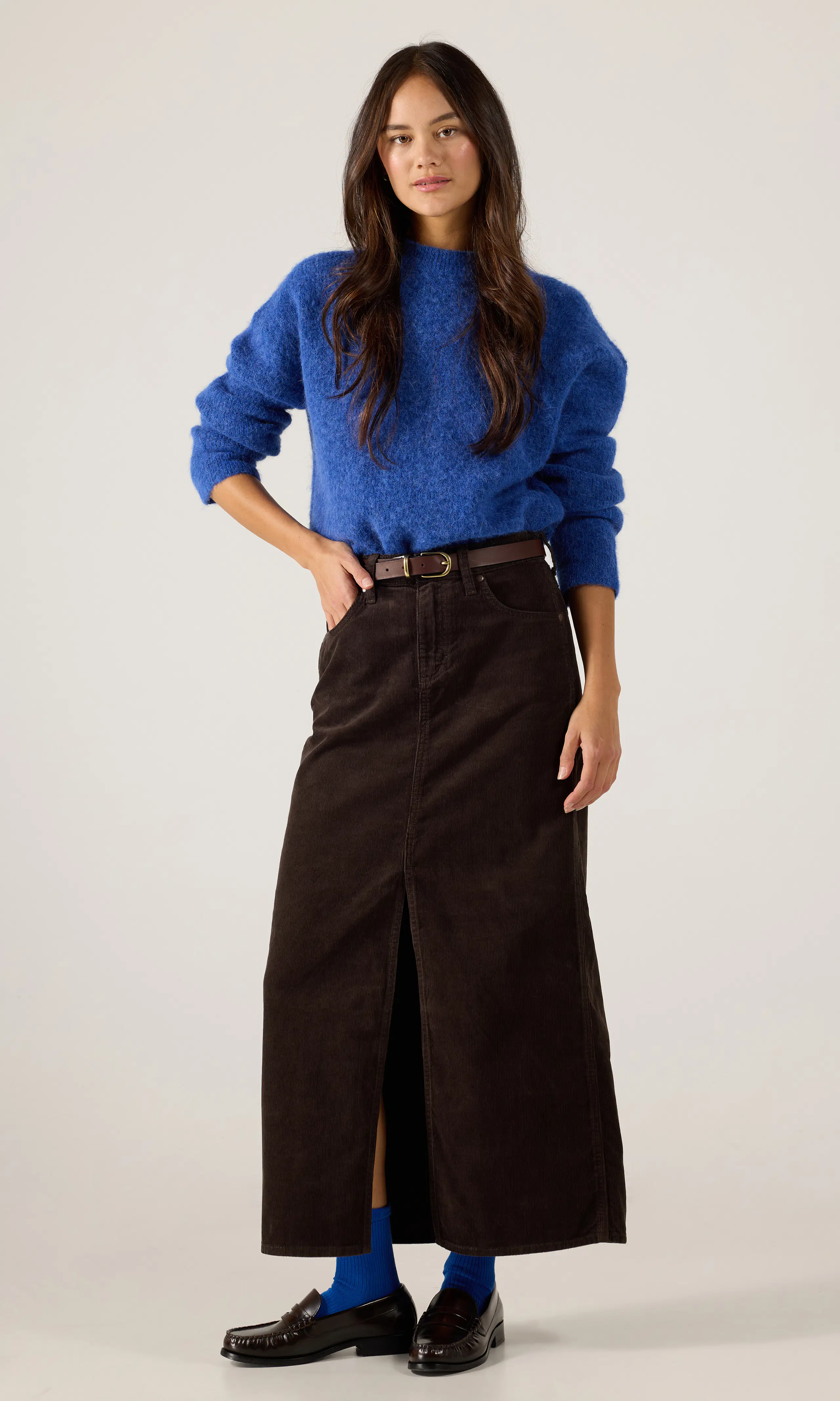 Slim Corduroy Maxi Kjol. Front 1. Model.