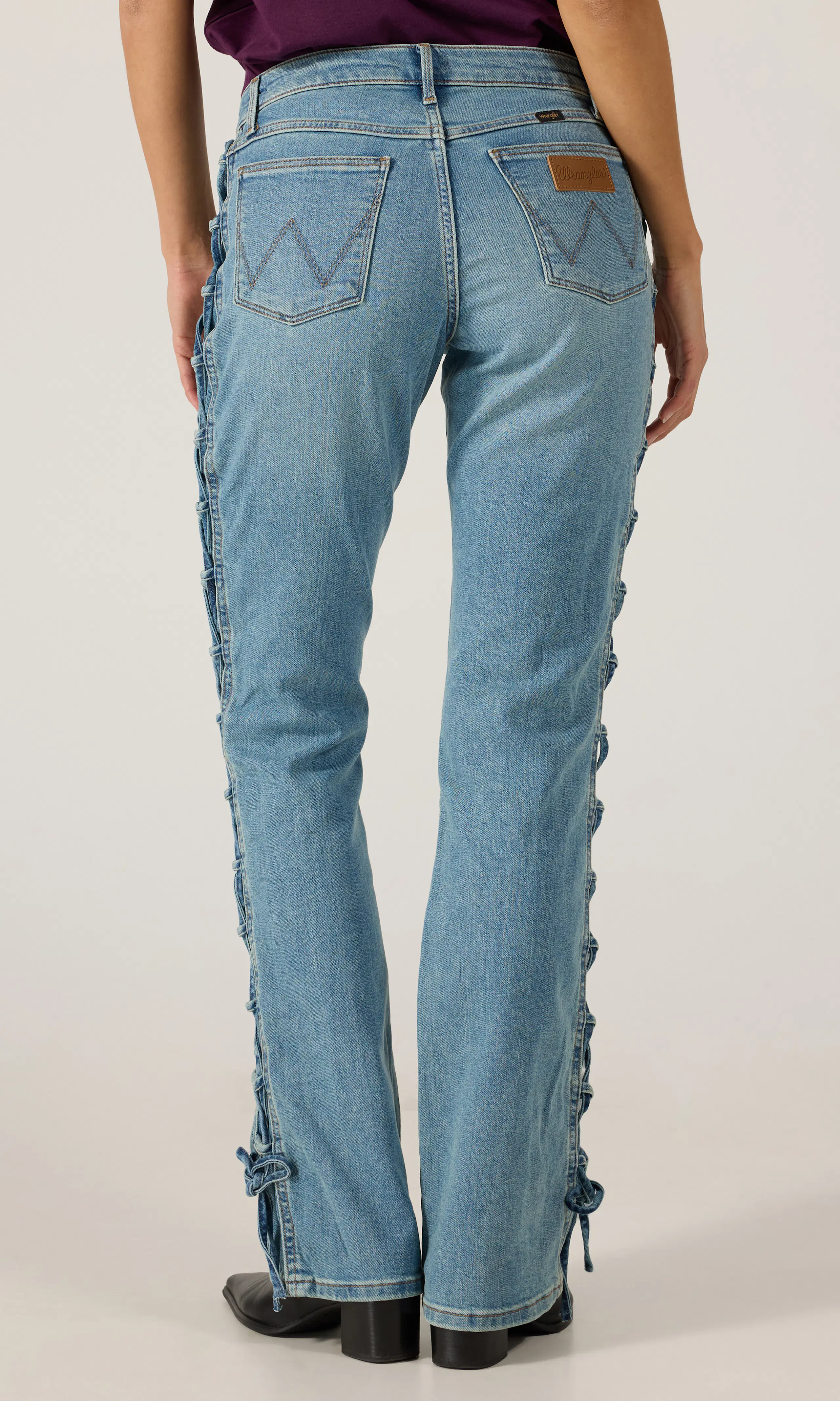 Low Rise Lace Up Bootcut Farkut. Back. Model.