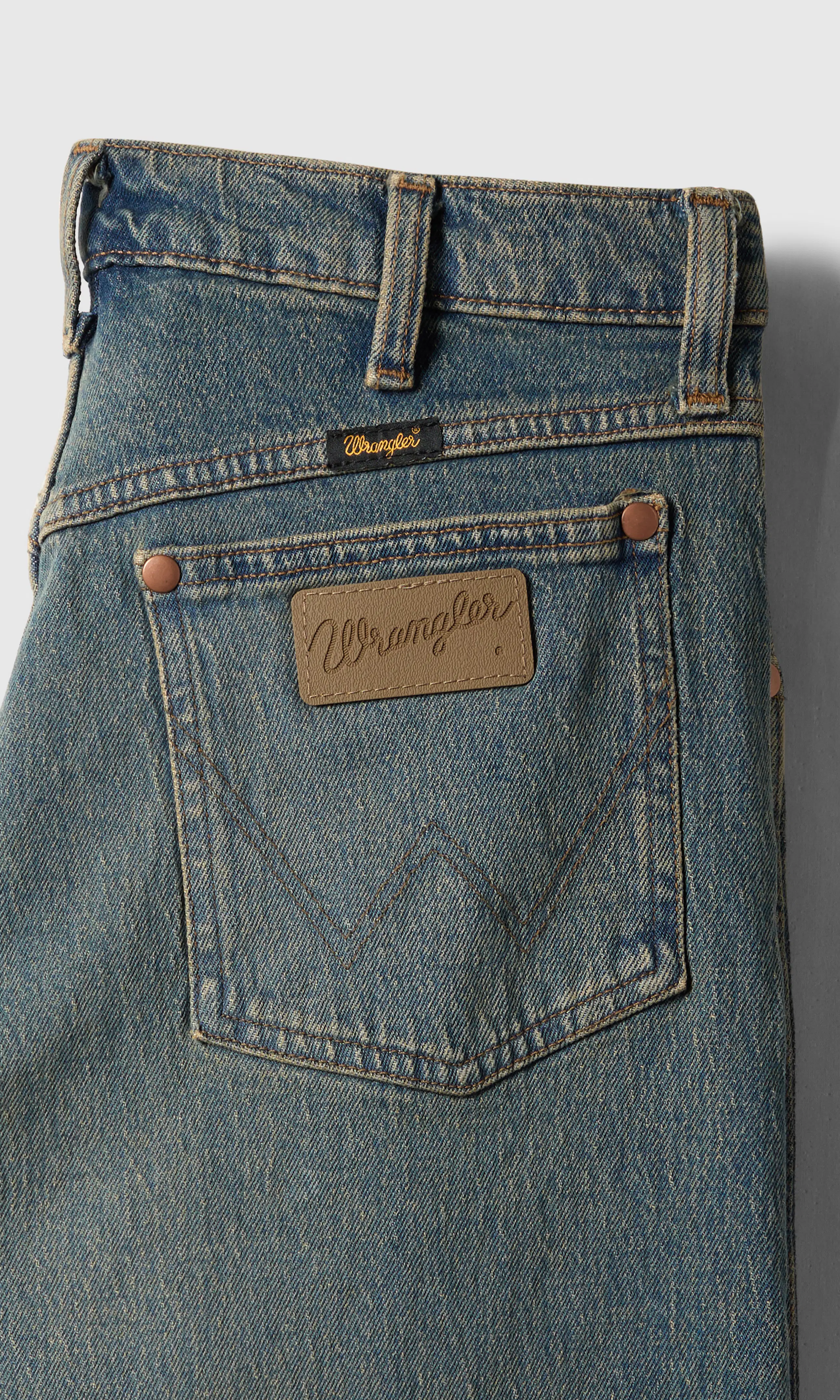 13MWZ Cowboy Cut® Medium Blå Jeans. Detail 1. Flat.