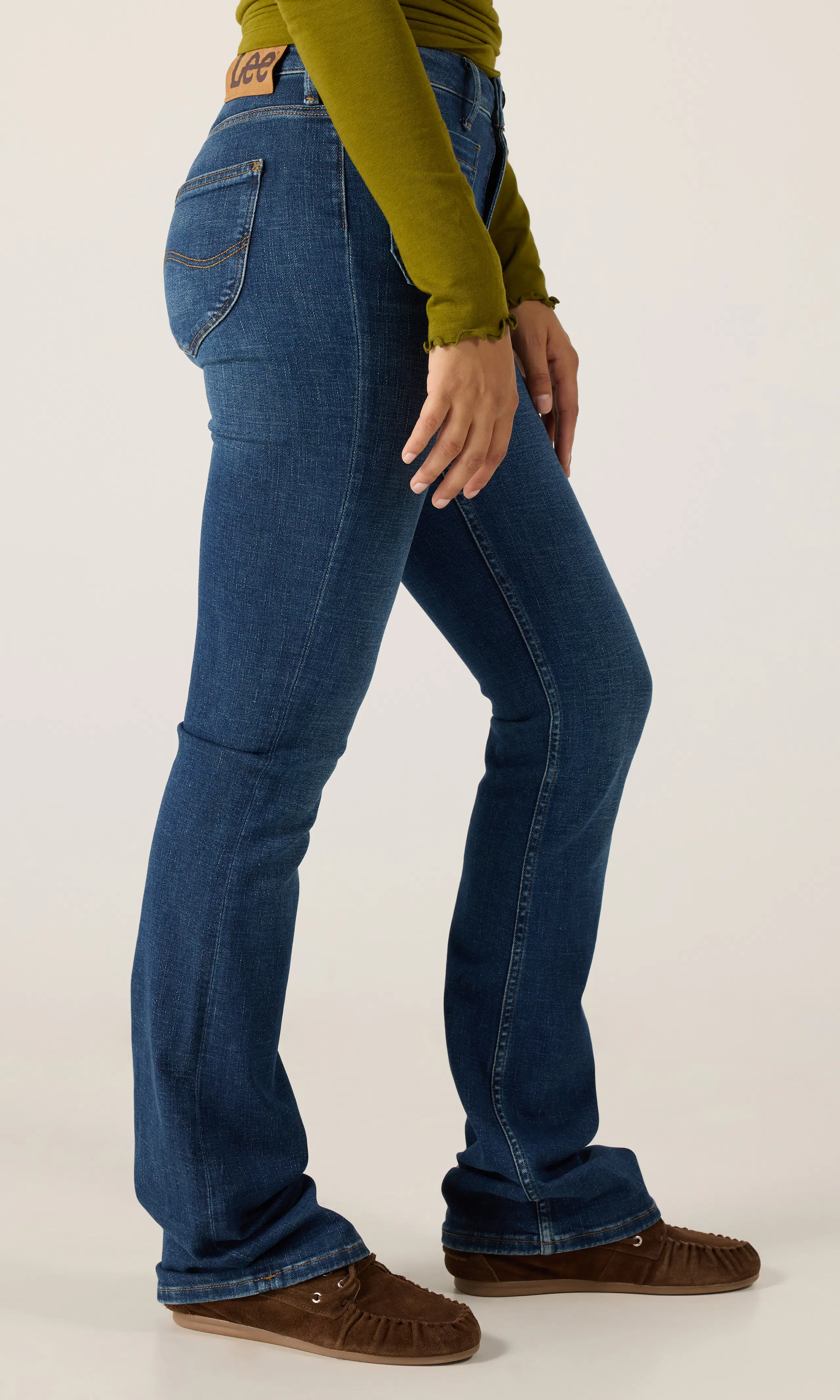 Breese Boot 70's Mörkblå Jeans. Front 2. Model.