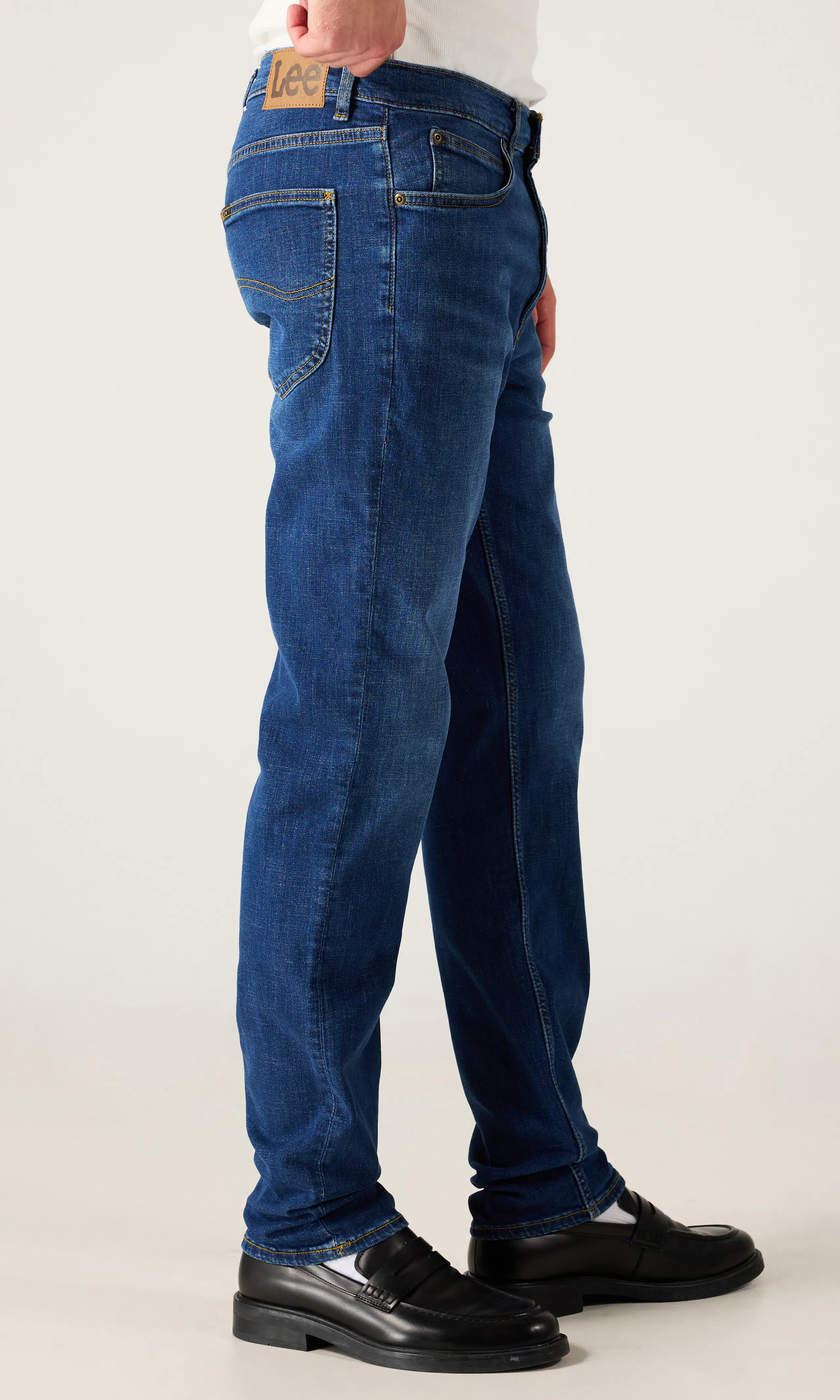 The David Jeans. Front 2. Model.