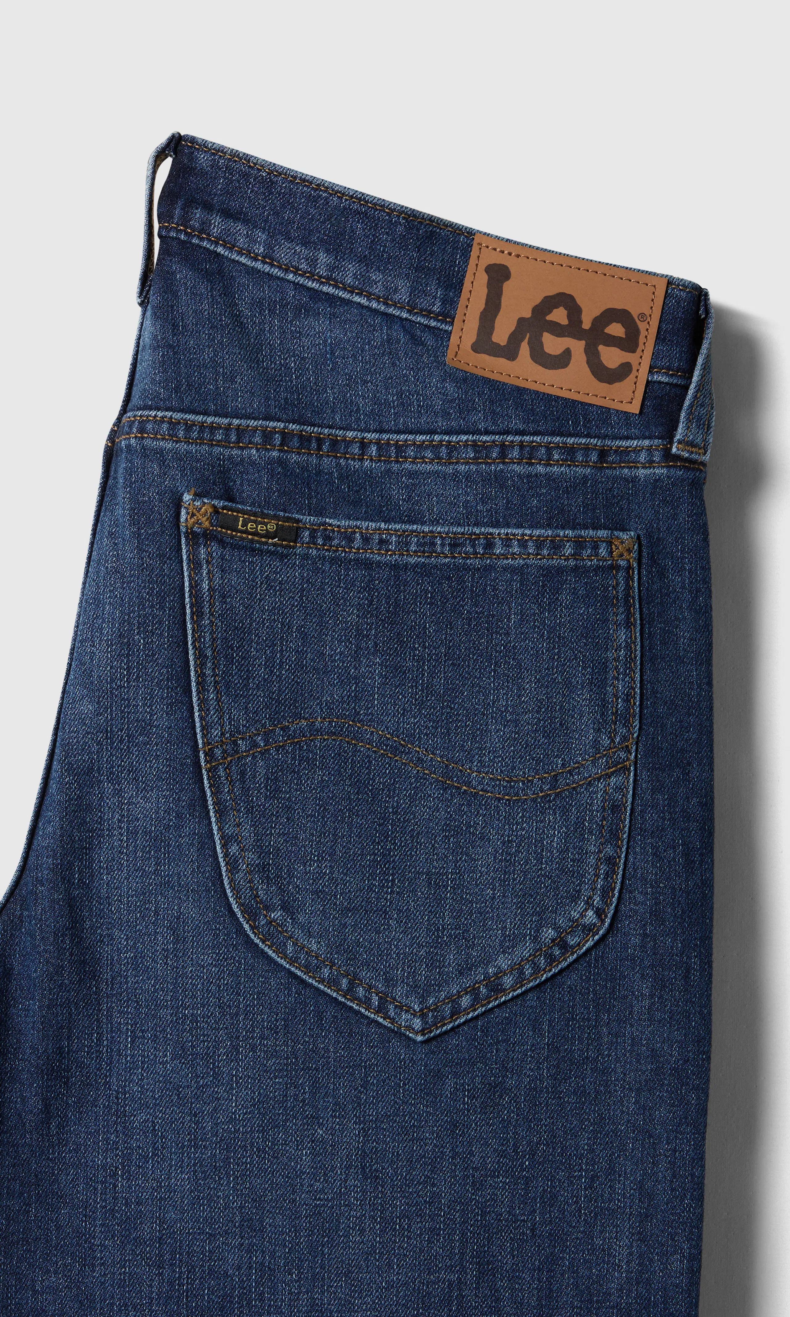 Daren Zipfly Mörkblå Jeans. Detail 1. Flat.