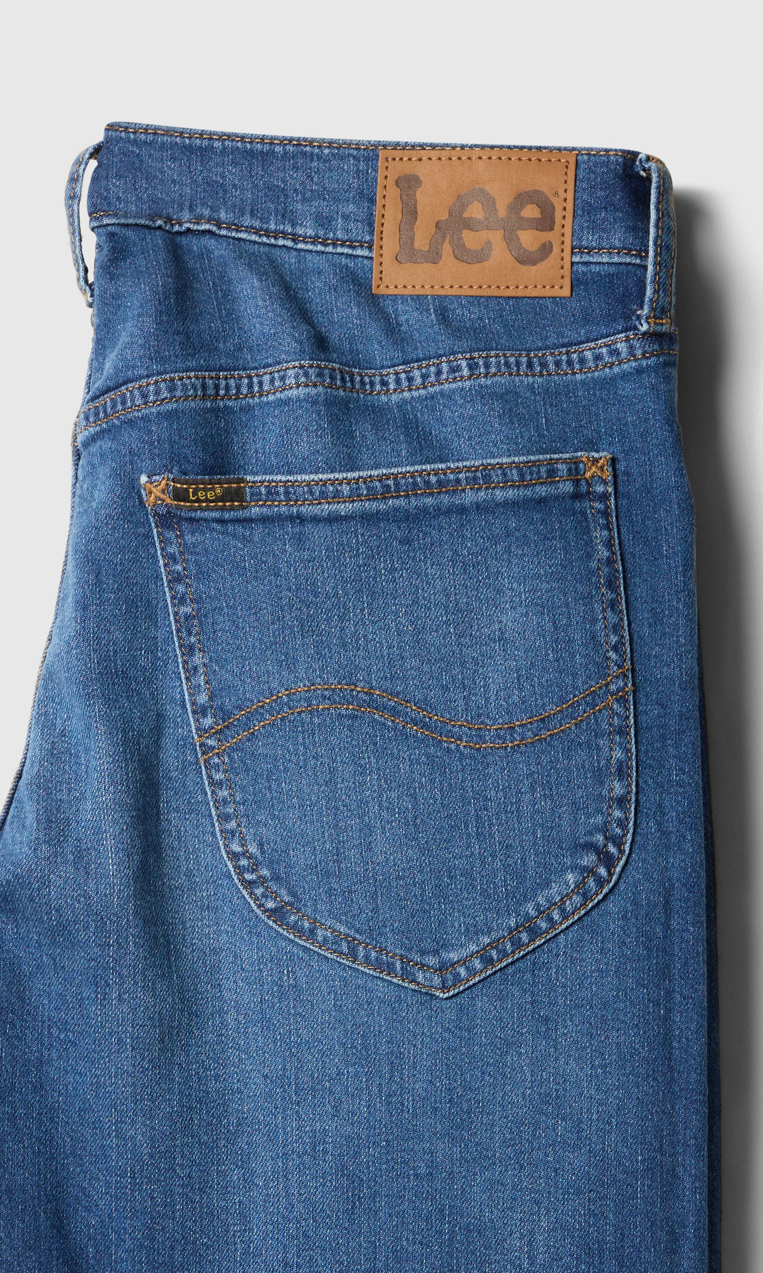 Daren Zipfly Jeans. Detail 1. Flat.