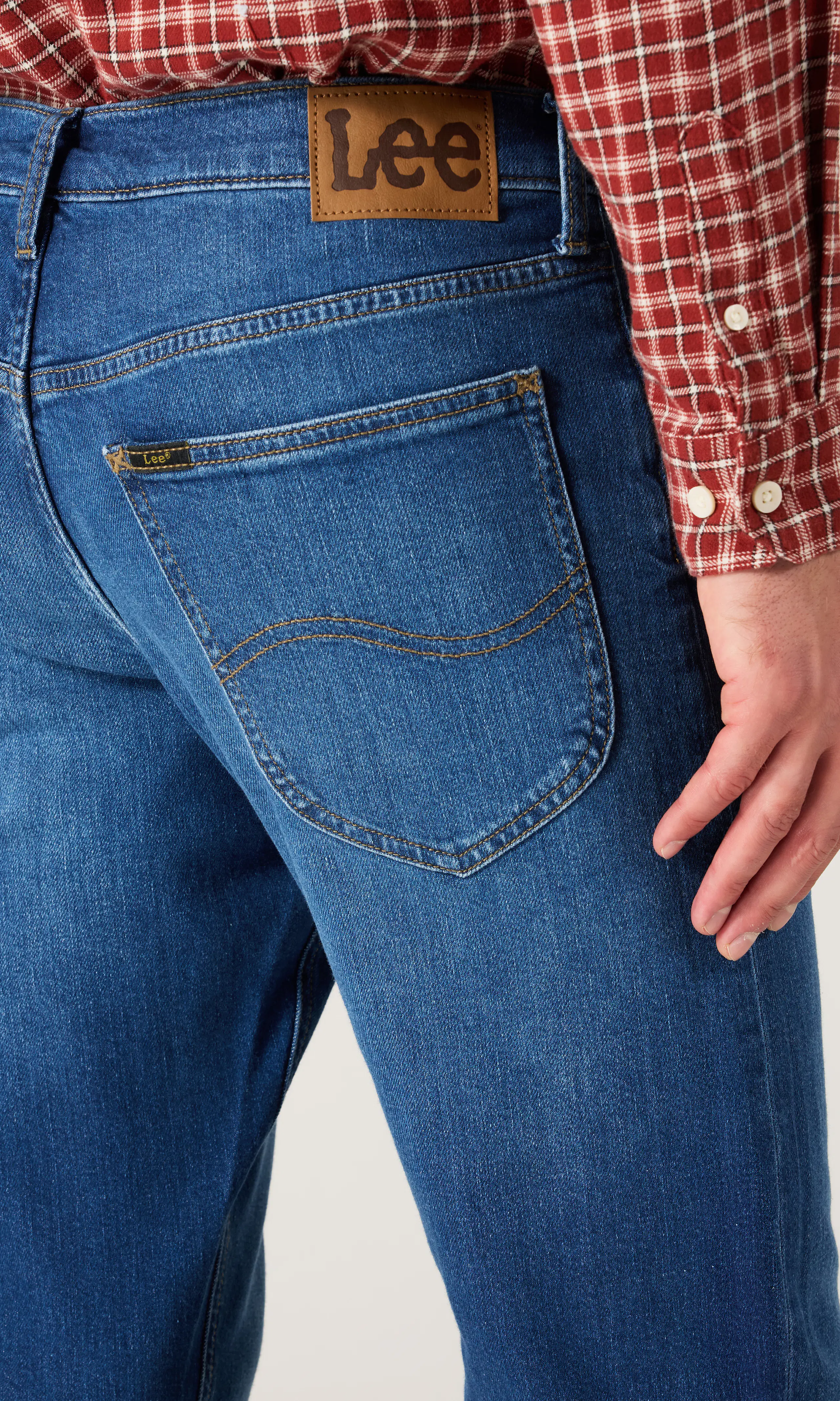 Daren Zipfly Jeans. Detail 1. Model.