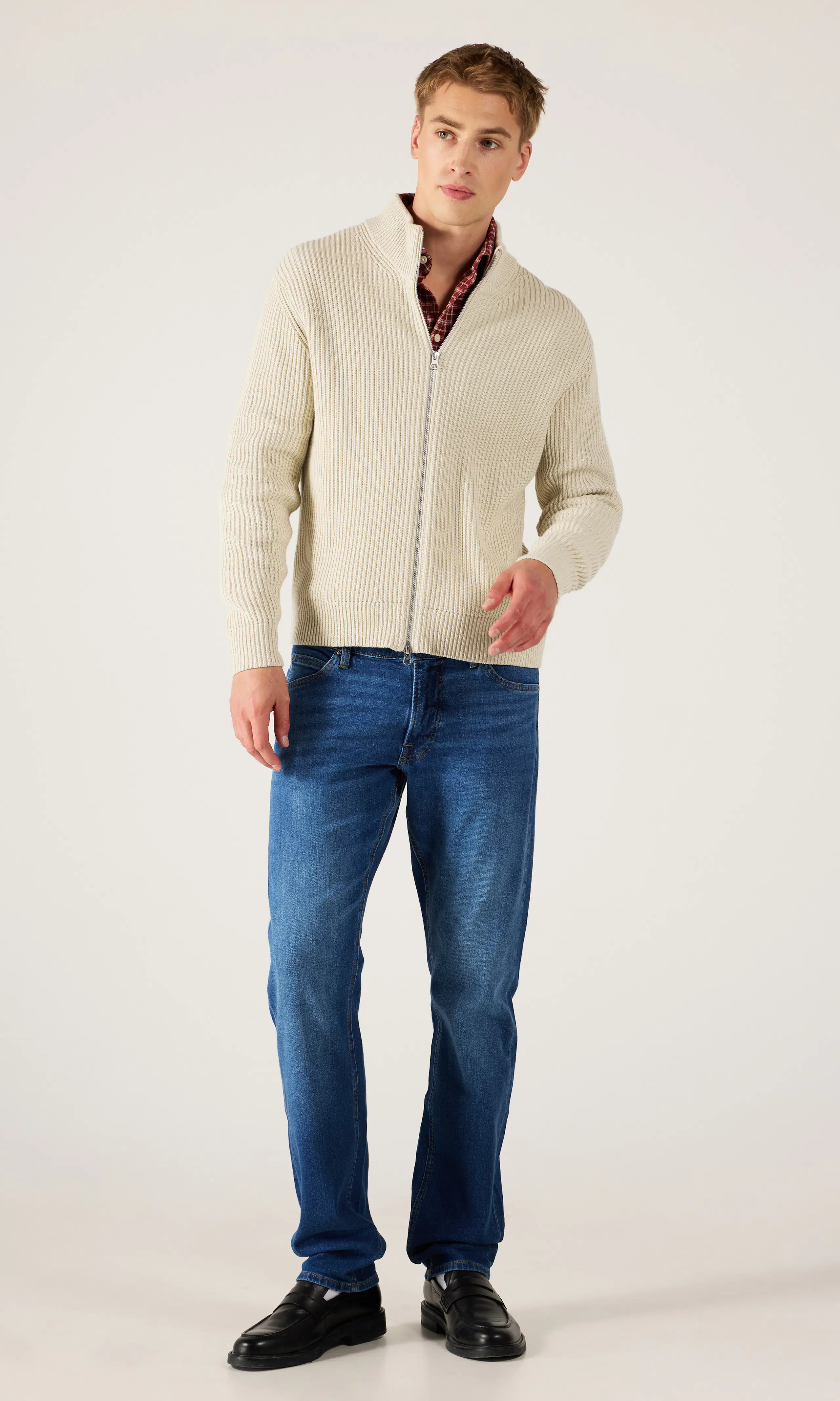 Daren Zipfly Jeans. Front 1. Model.