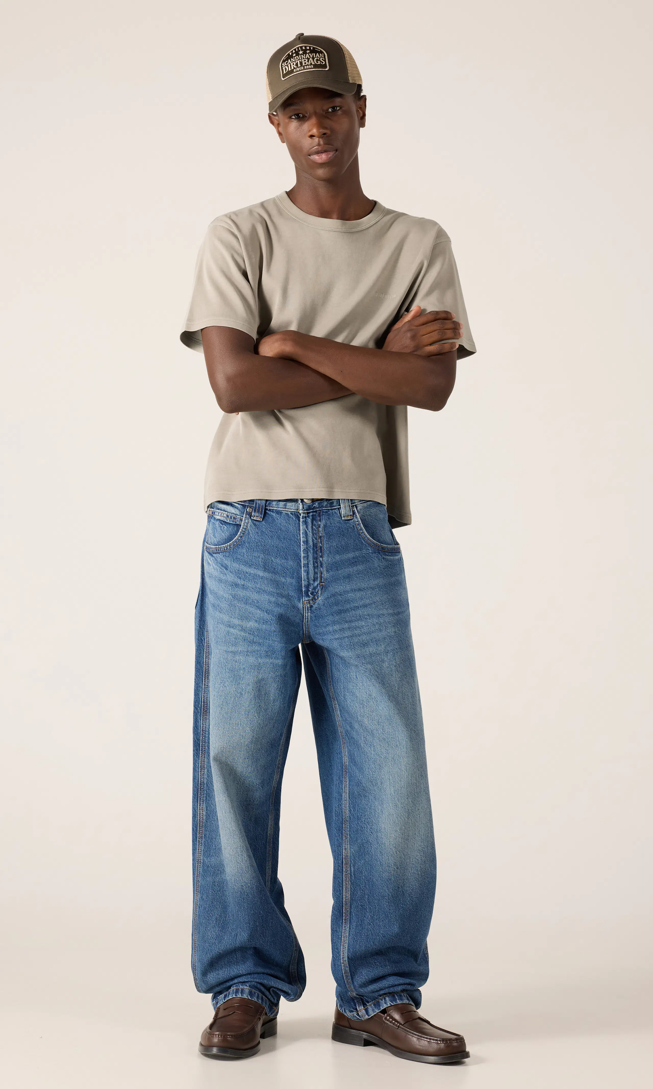 Workwear Henry Medium Blå Jeans. Front 1. Model.