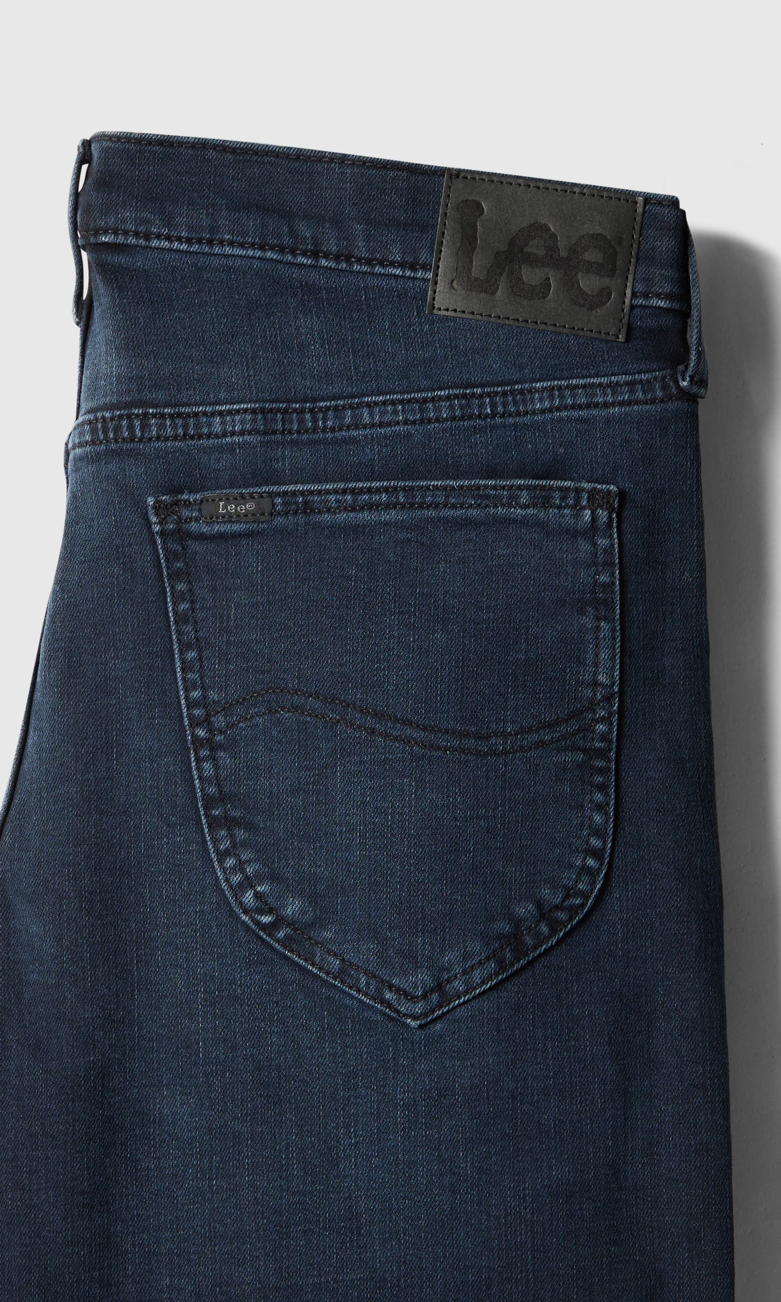 Daren Zipfly Jeans. Detail 1. Flat.
