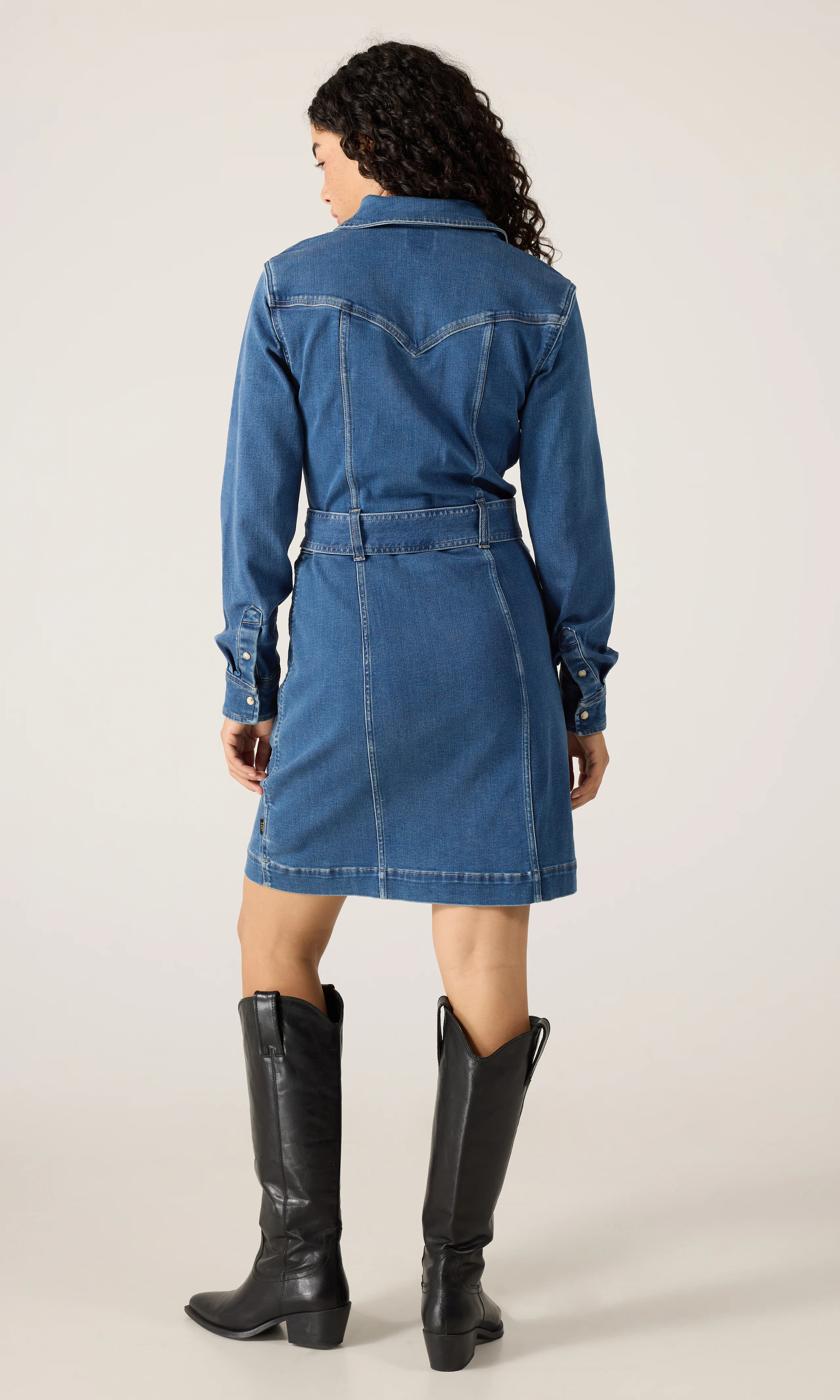 lee_112385723_west end_Ls Fit. Back. Model.