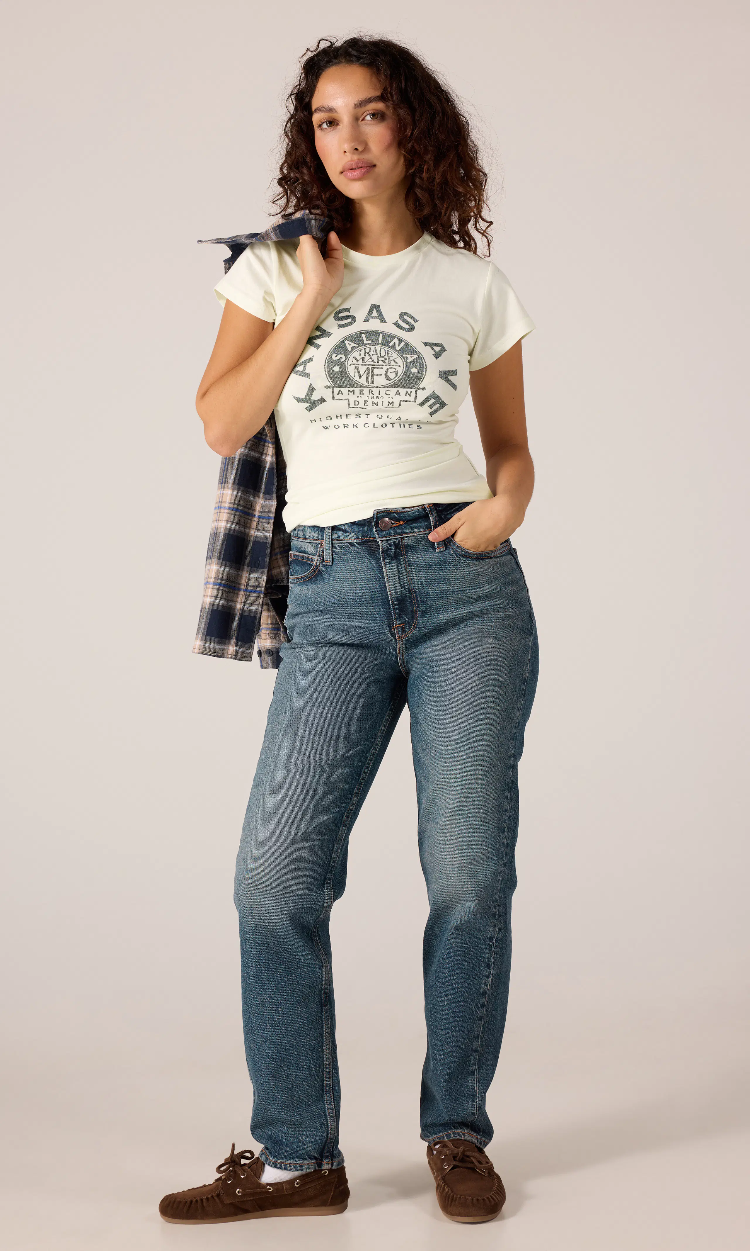 Record Tee Vit T-Shirt. Front 1. Model.