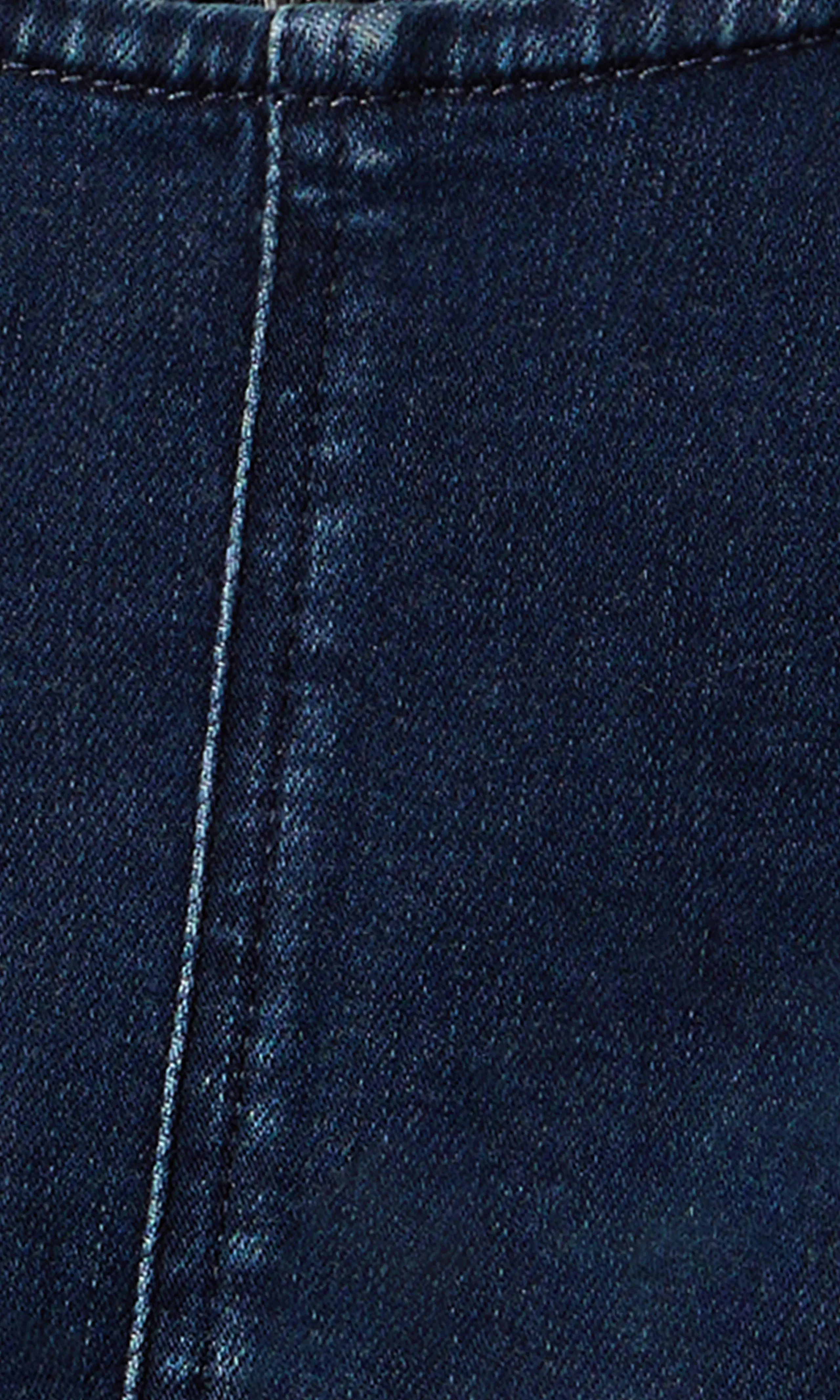 Shaped Long Dress Mørk Blå Kjole. Detail 1. Flat.