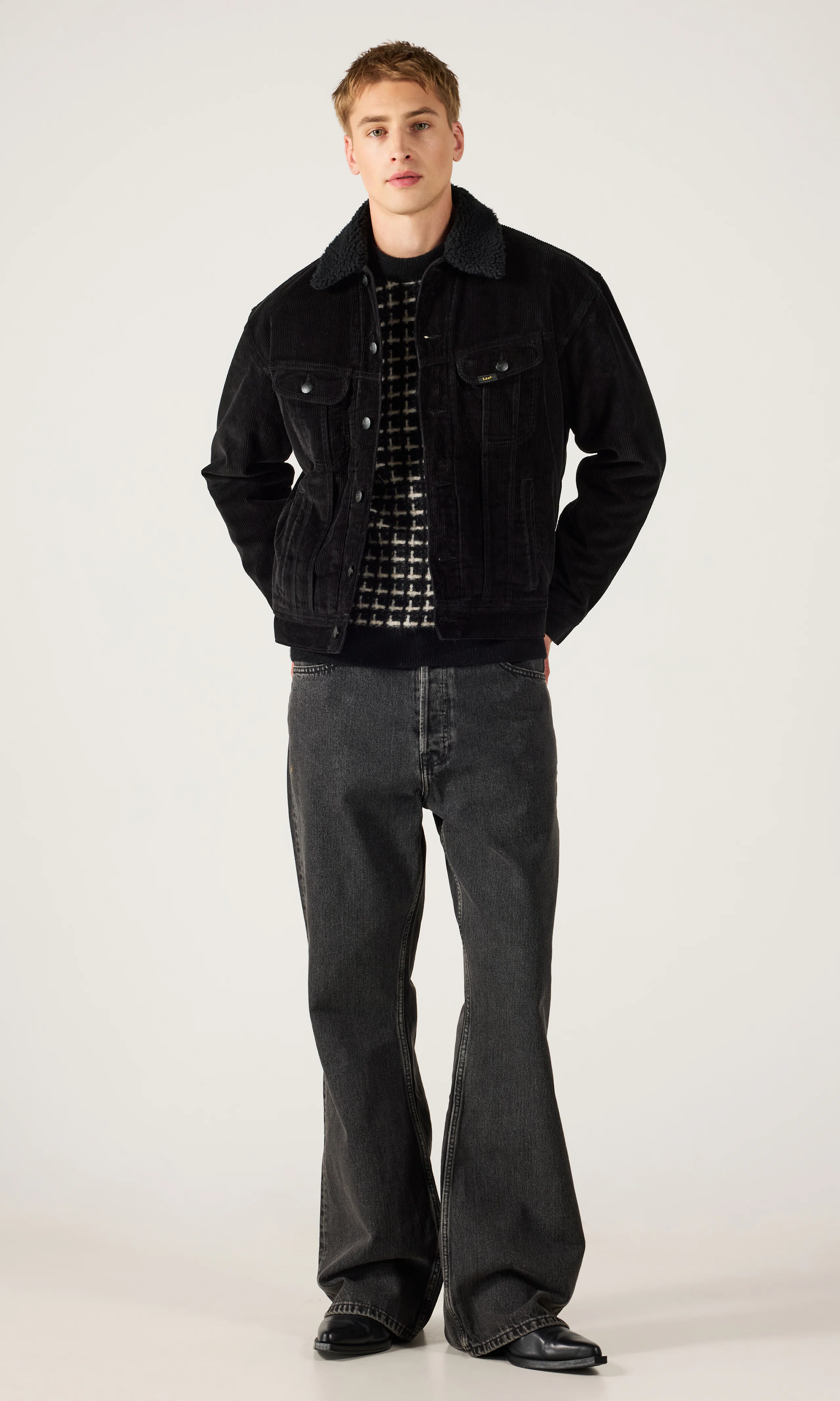 Relaxed Sherpa Takki. Front 1. Model.