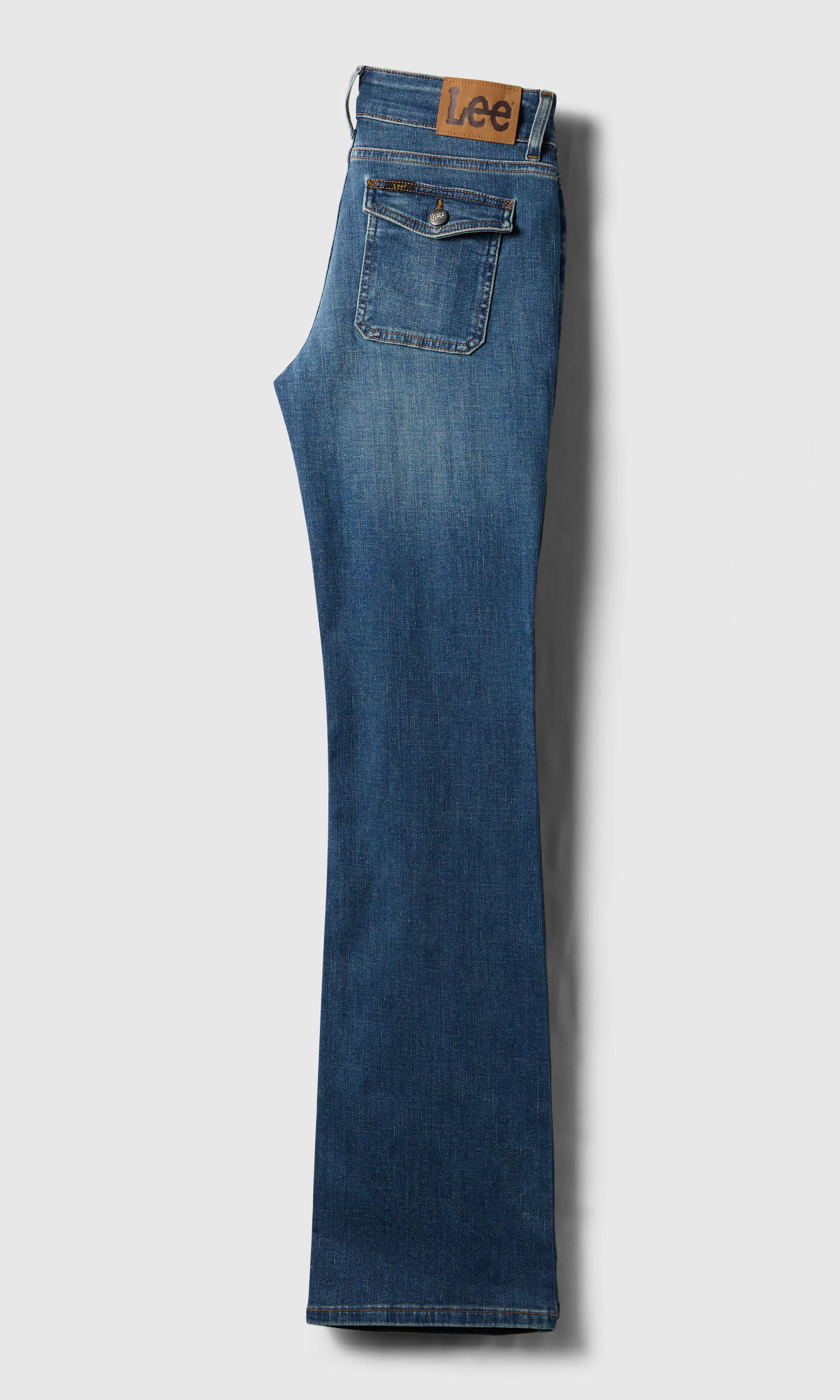 Flap Pocket Jessica Mörkblå Jeans. Back. Flat.