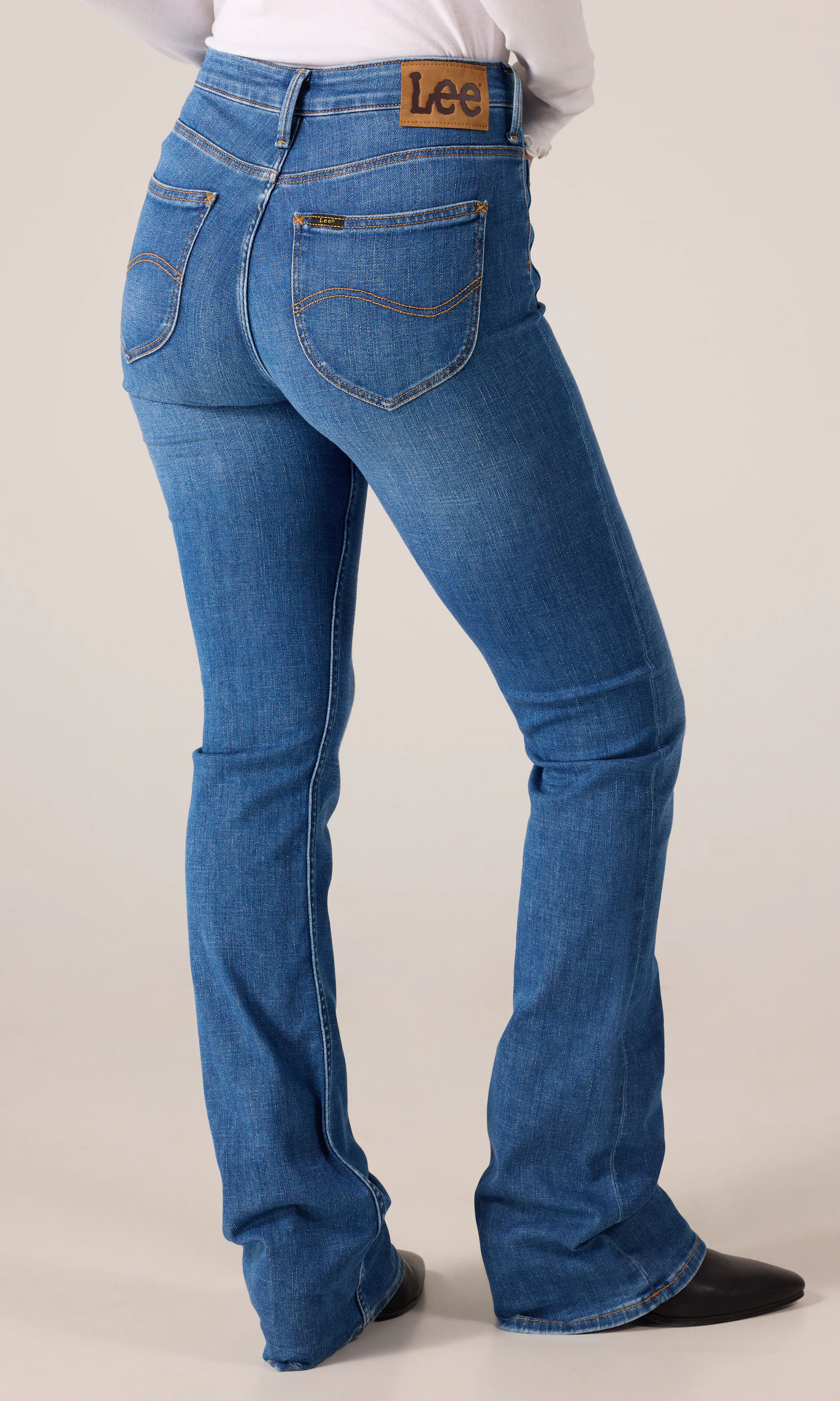 Breese Boot 70s Medium Blå Jeans. Back. Model.