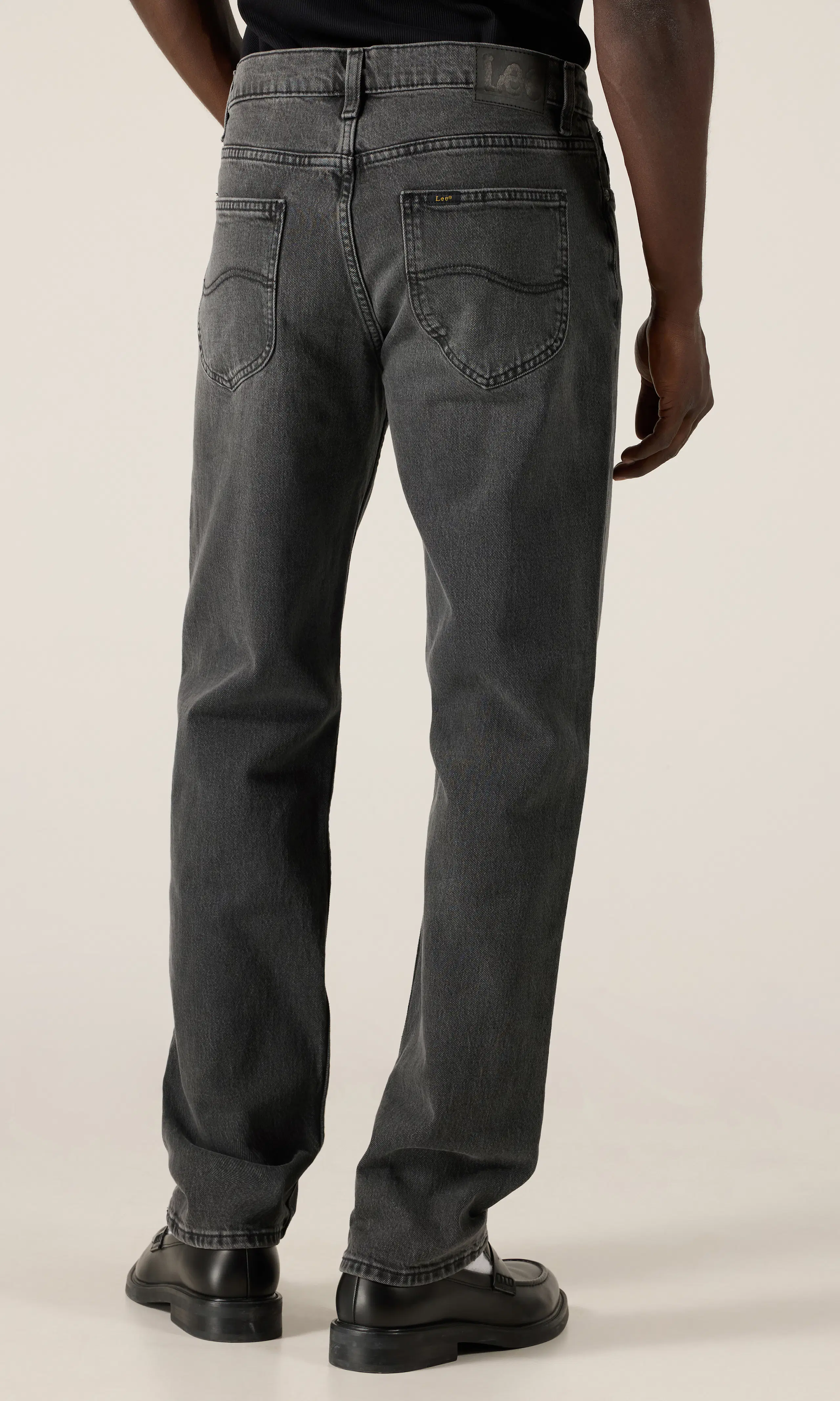 West Grå Jeans. Back. Model.
