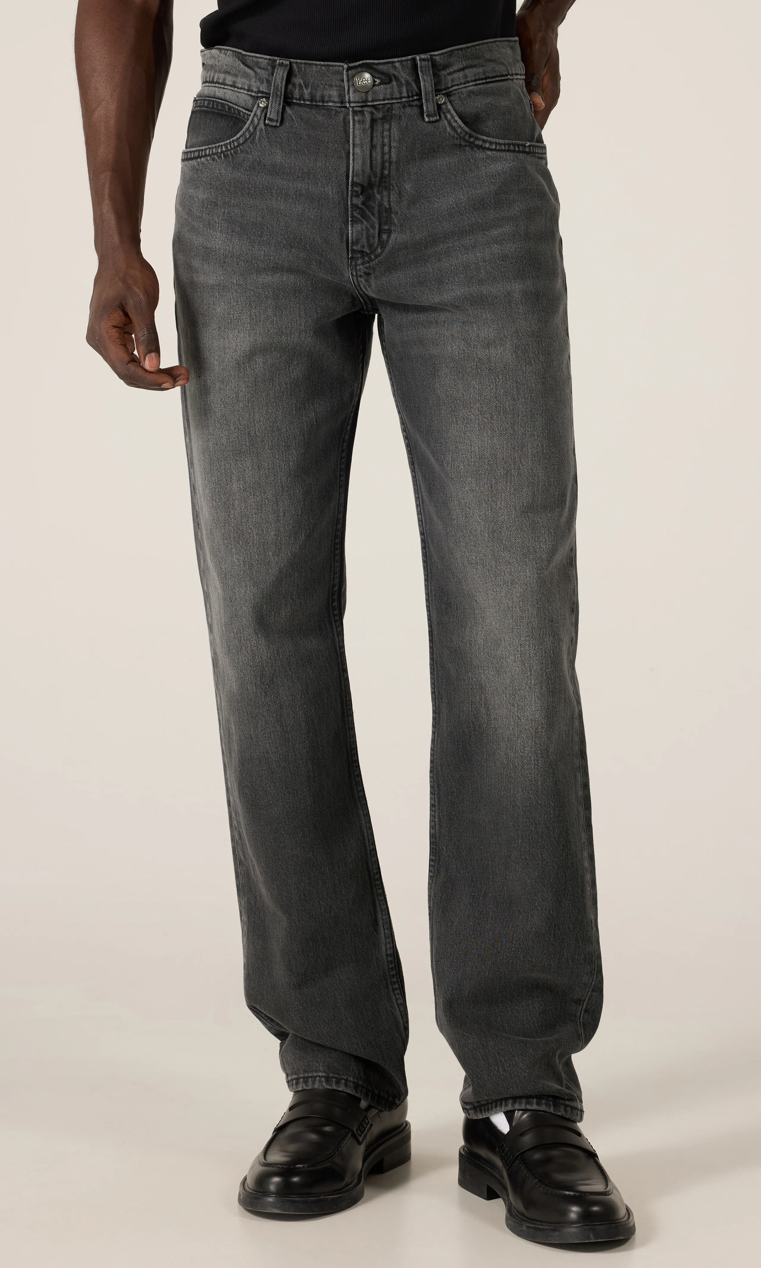 West Grå Jeans. Front. Model.