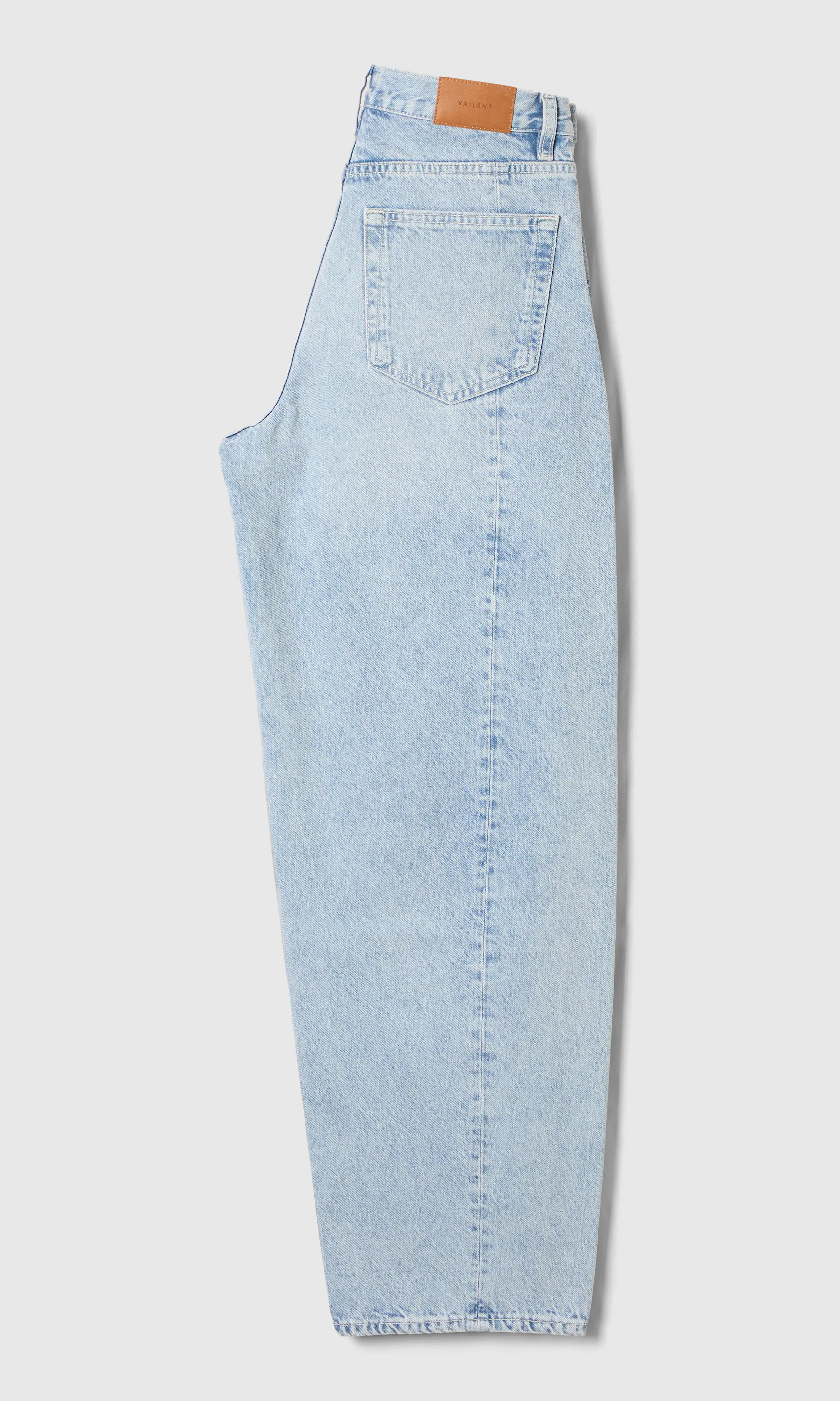 Barrel Ljusblå Jeans. Back. Flat.