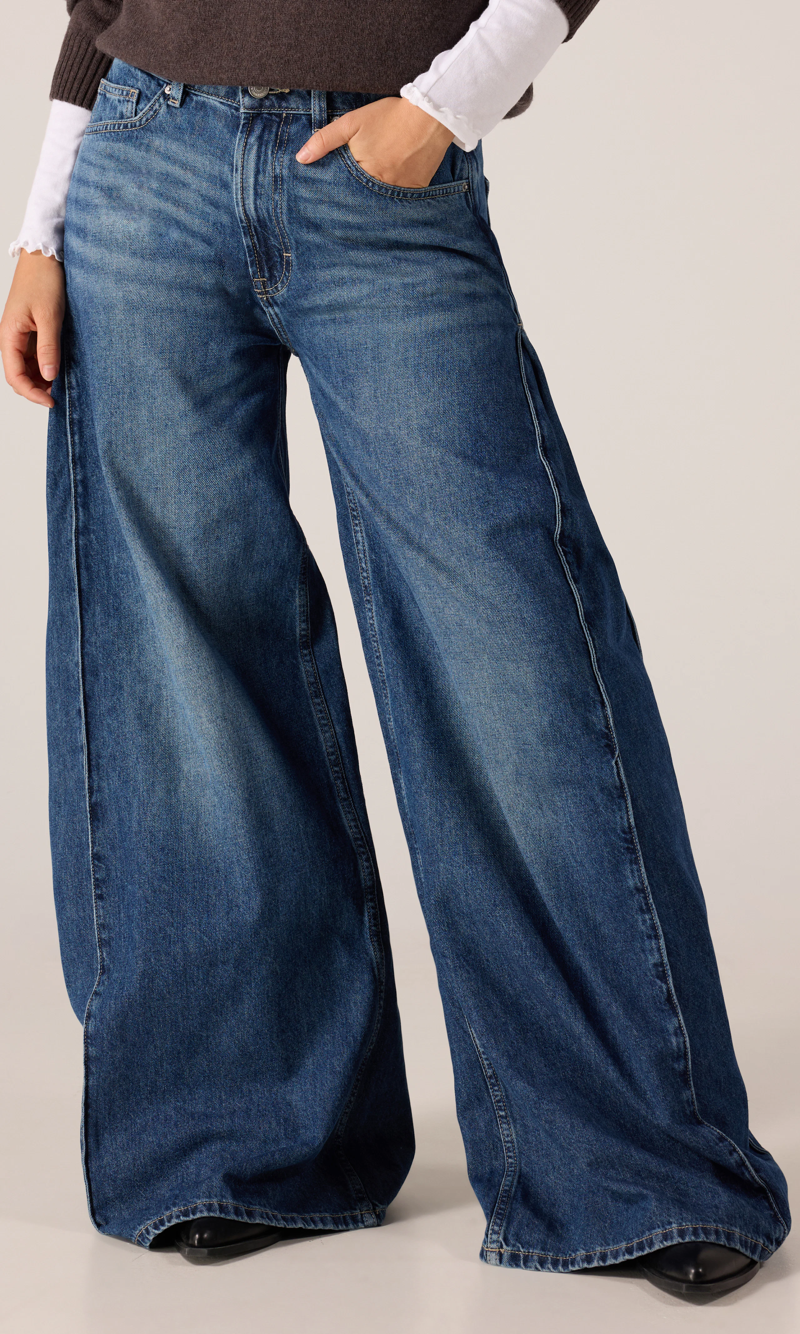A-Line Jeans. Front. Model.
