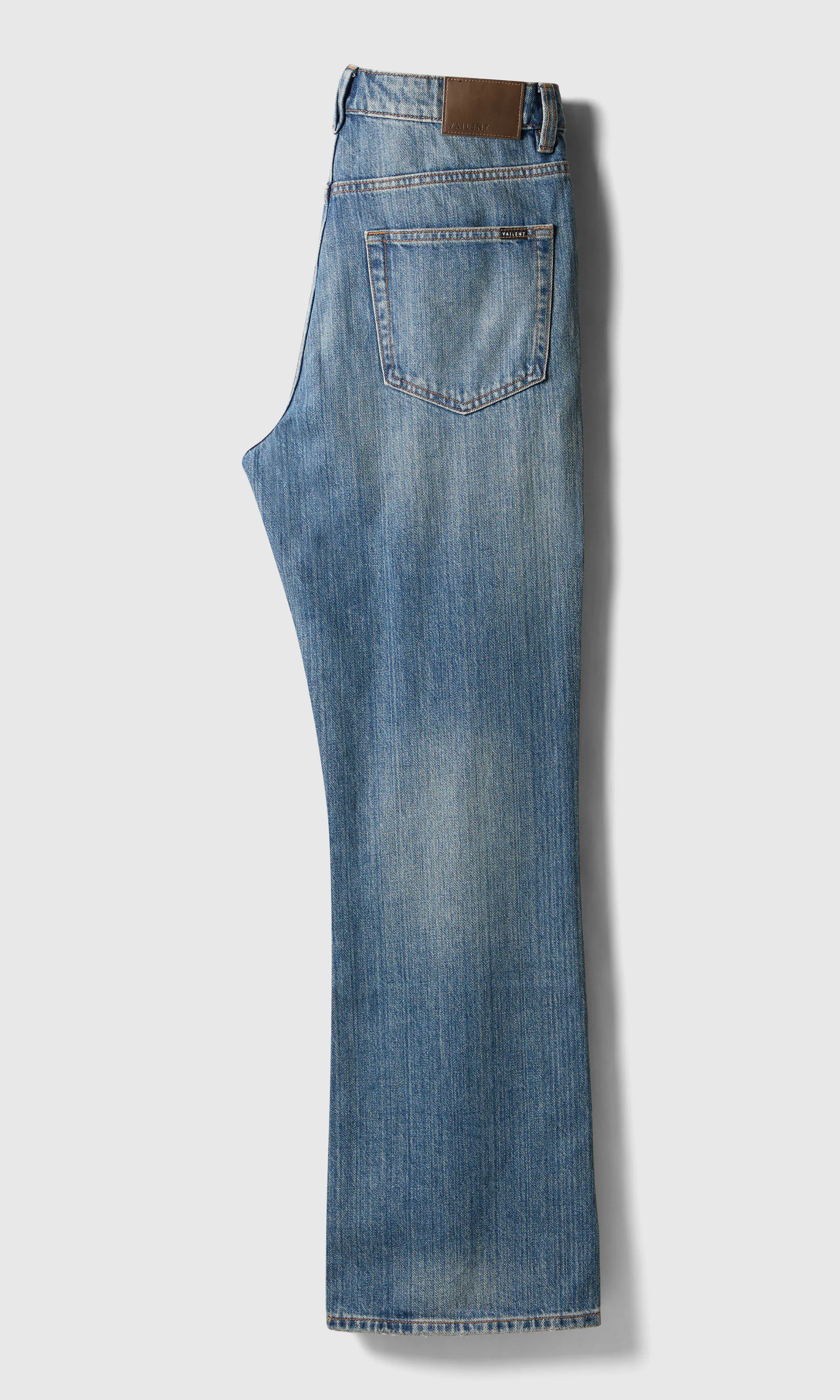 Bootcut Ljusblå Jeans. Back. Flat.