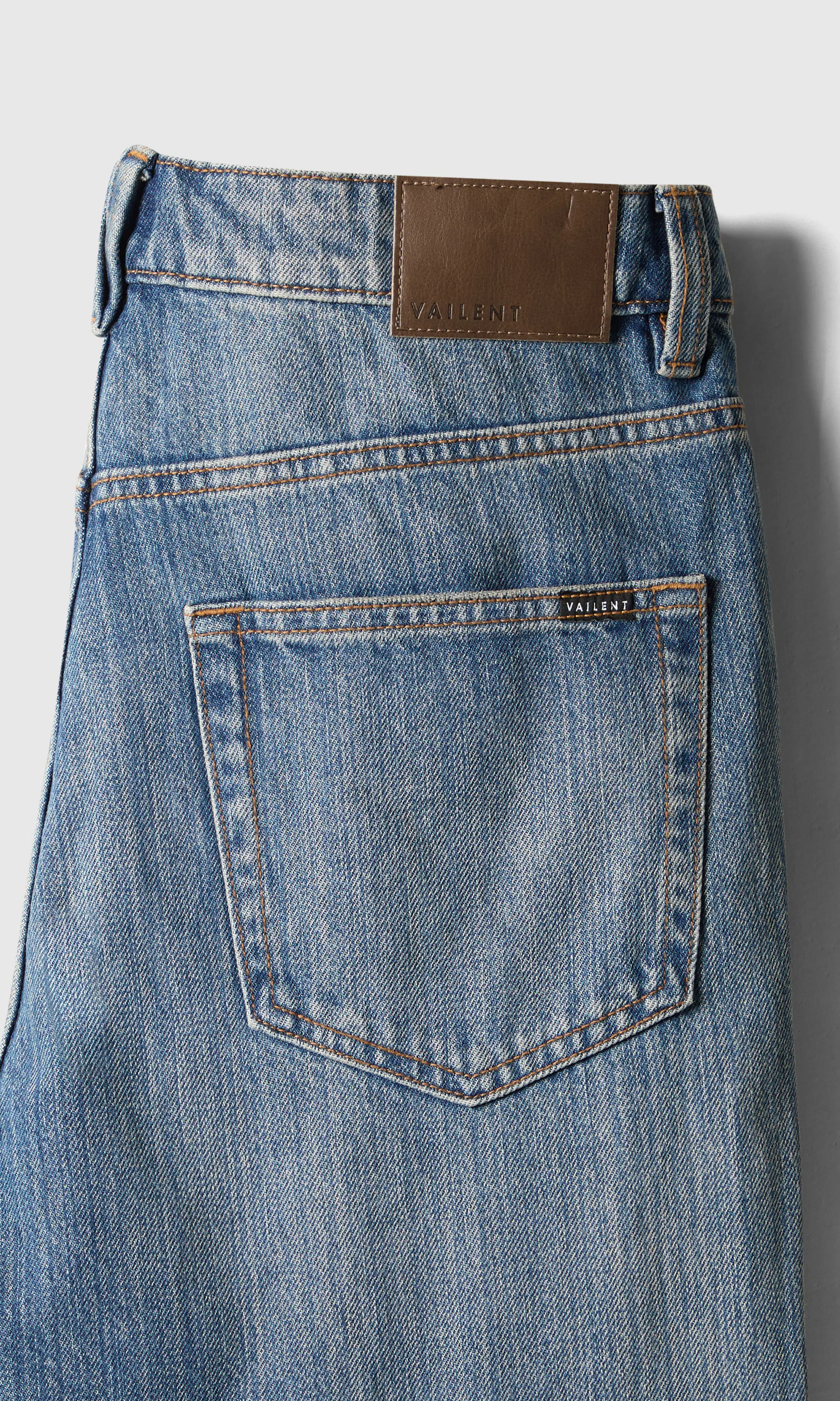 Bootcut Ljusblå Jeans. Detail 1. Flat.